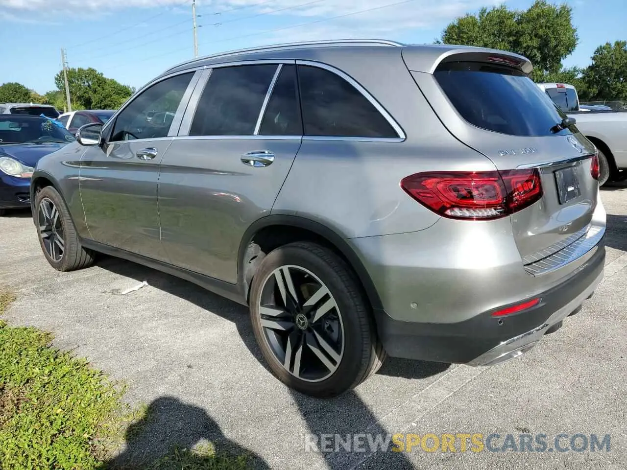 2 Photograph of a damaged car WDC0G8DB2LF698502 MERCEDES-BENZ GLC-CLASS 2020