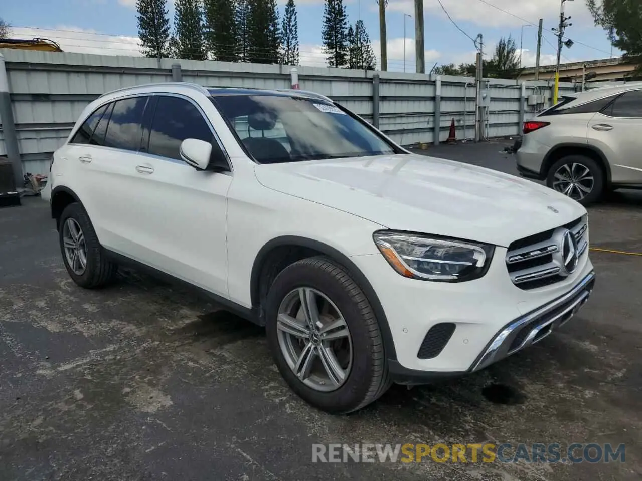 4 Photograph of a damaged car W1N0G8DB7MF869020 MERCEDES-BENZ GLC-CLASS 2021