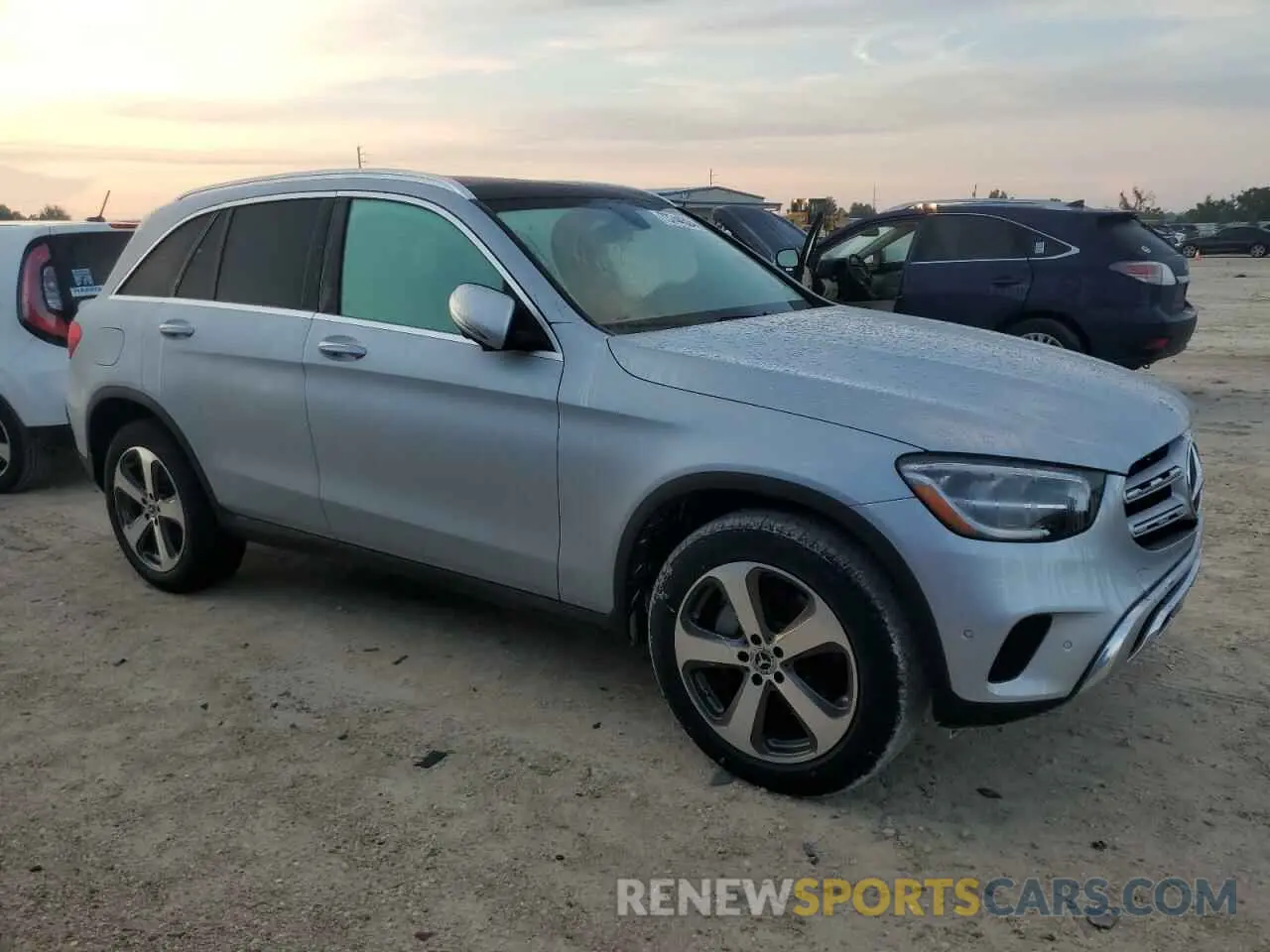 4 Photograph of a damaged car W1N0G8DBXMF977227 MERCEDES-BENZ GLC-CLASS 2021