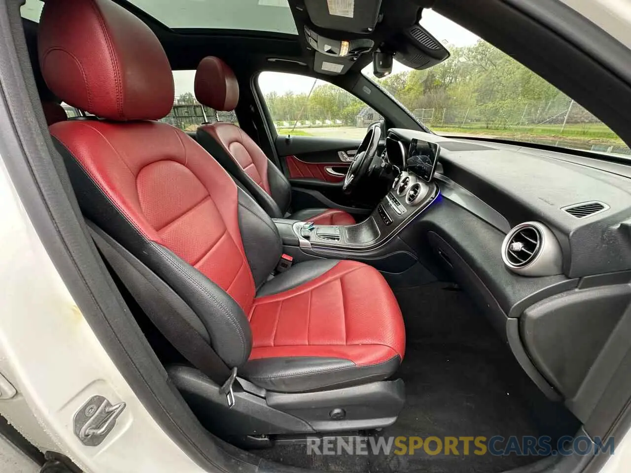 5 Photograph of a damaged car W1N0G8EB4MV283010 MERCEDES-BENZ GLC-CLASS 2021
