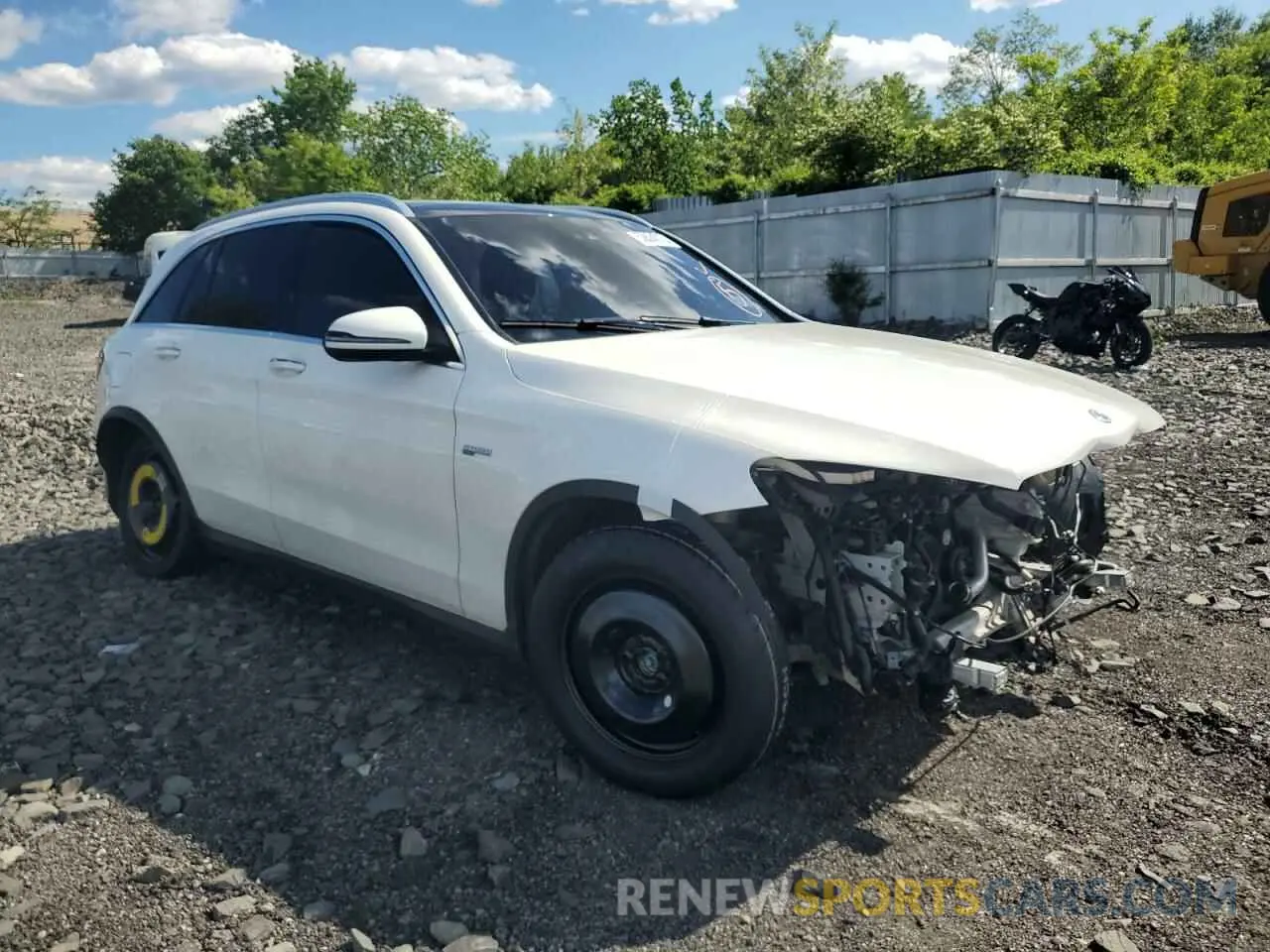 4 Photograph of a damaged car W1N0G6EB9NV394299 MERCEDES-BENZ GLC-CLASS 2022