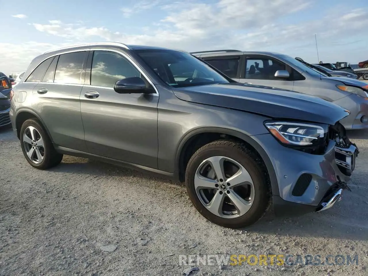 4 Photograph of a damaged car W1N0G8DB2NV351081 MERCEDES-BENZ GLC-CLASS 2022
