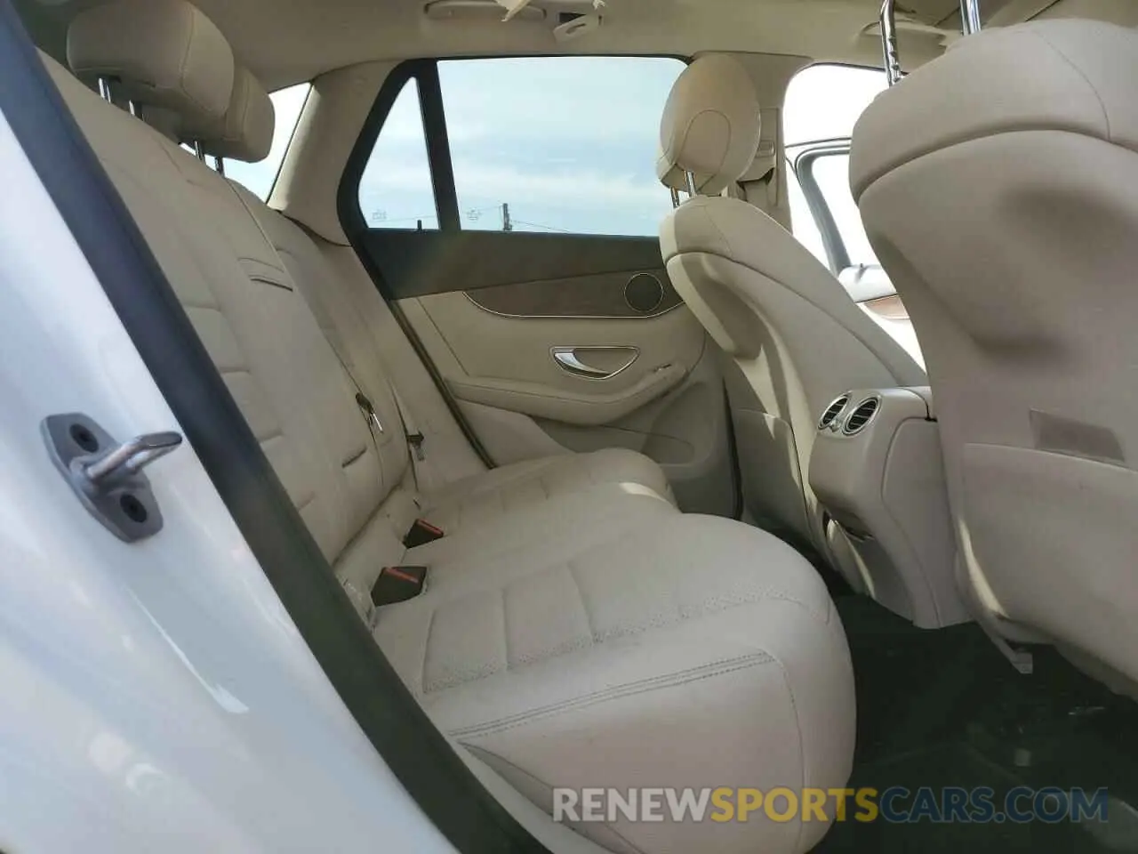 11 Photograph of a damaged car W1N0G8DB3NV387409 MERCEDES-BENZ GLC-CLASS 2022