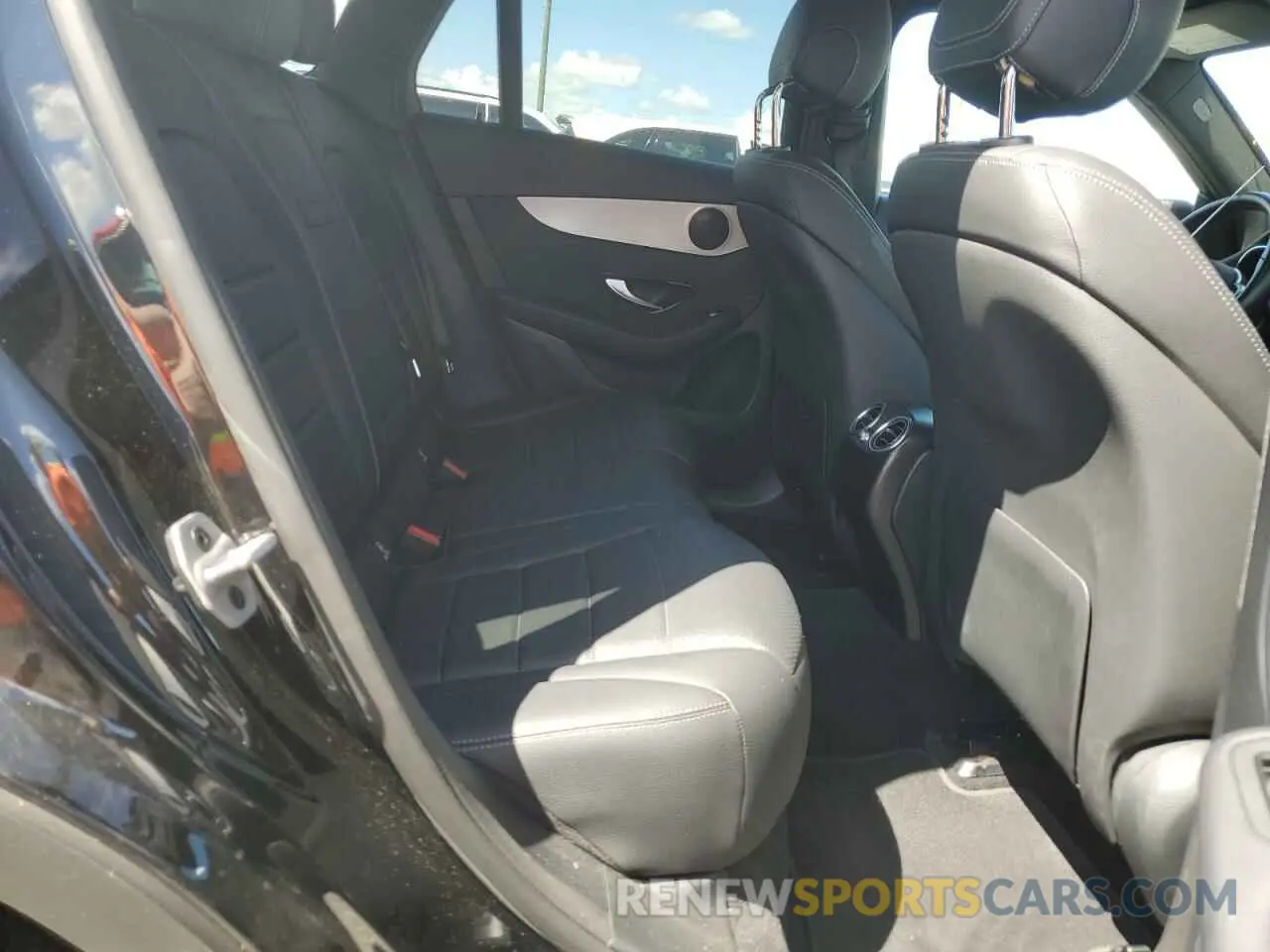 11 Photograph of a damaged car W1N0G8DB3NV388270 MERCEDES-BENZ GLC-CLASS 2022