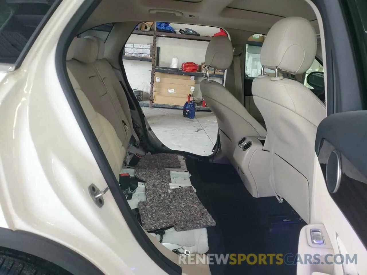 11 Photograph of a damaged car W1N0G8DB4NV336470 MERCEDES-BENZ GLC-CLASS 2022