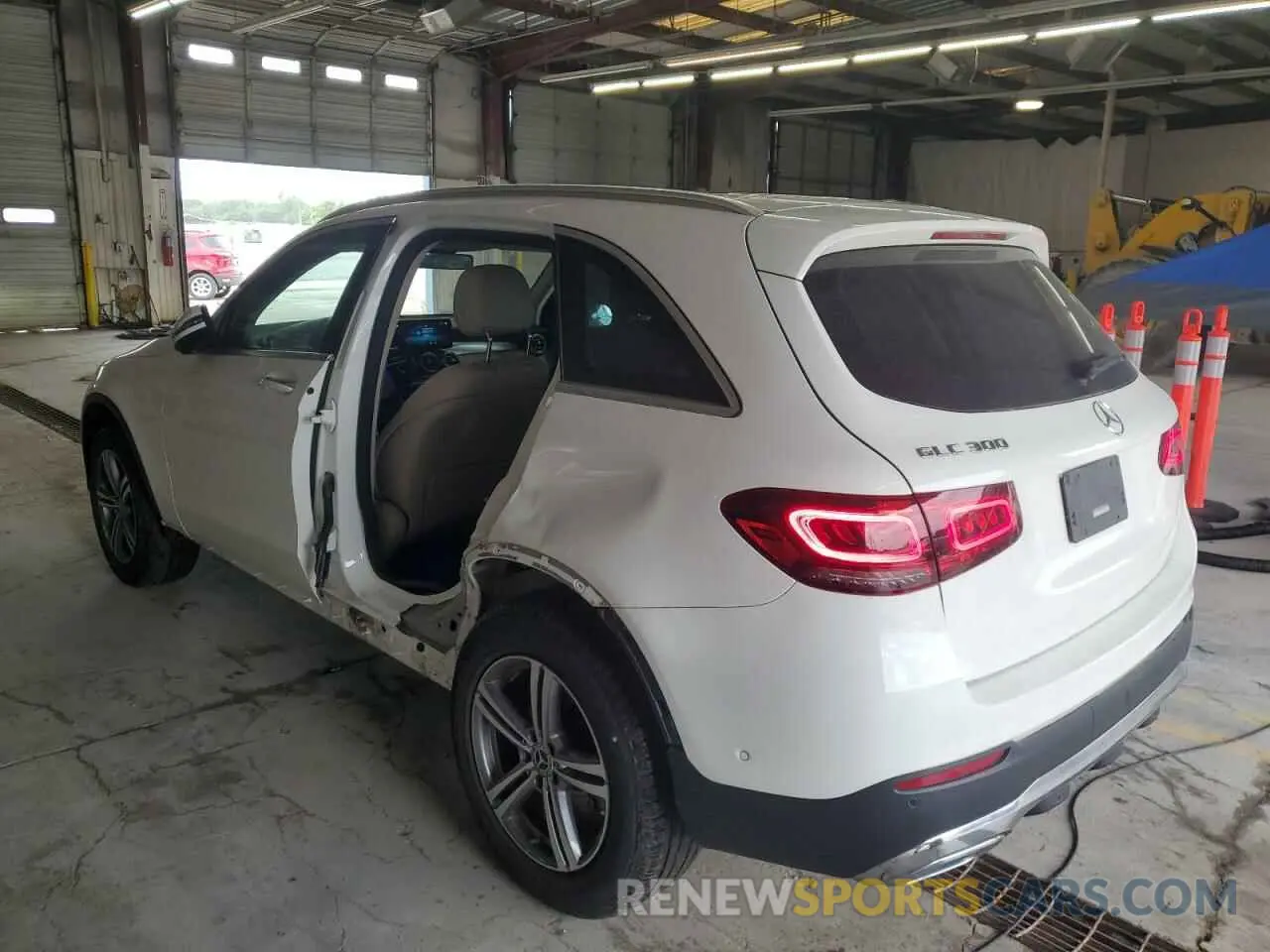 2 Photograph of a damaged car W1N0G8DB4NV336470 MERCEDES-BENZ GLC-CLASS 2022