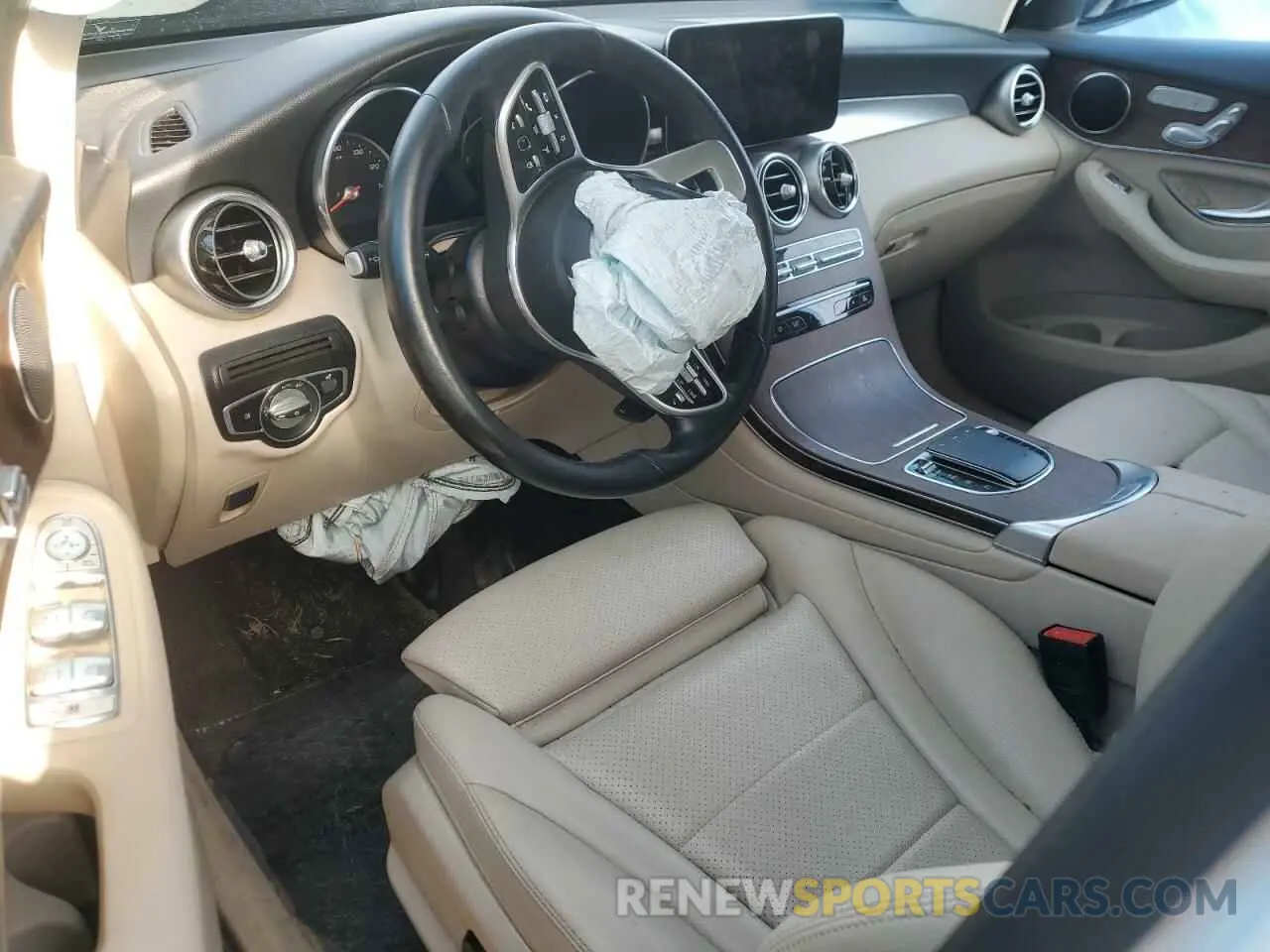 8 Photograph of a damaged car W1N0G8DB5NV388884 MERCEDES-BENZ GLC-CLASS 2022
