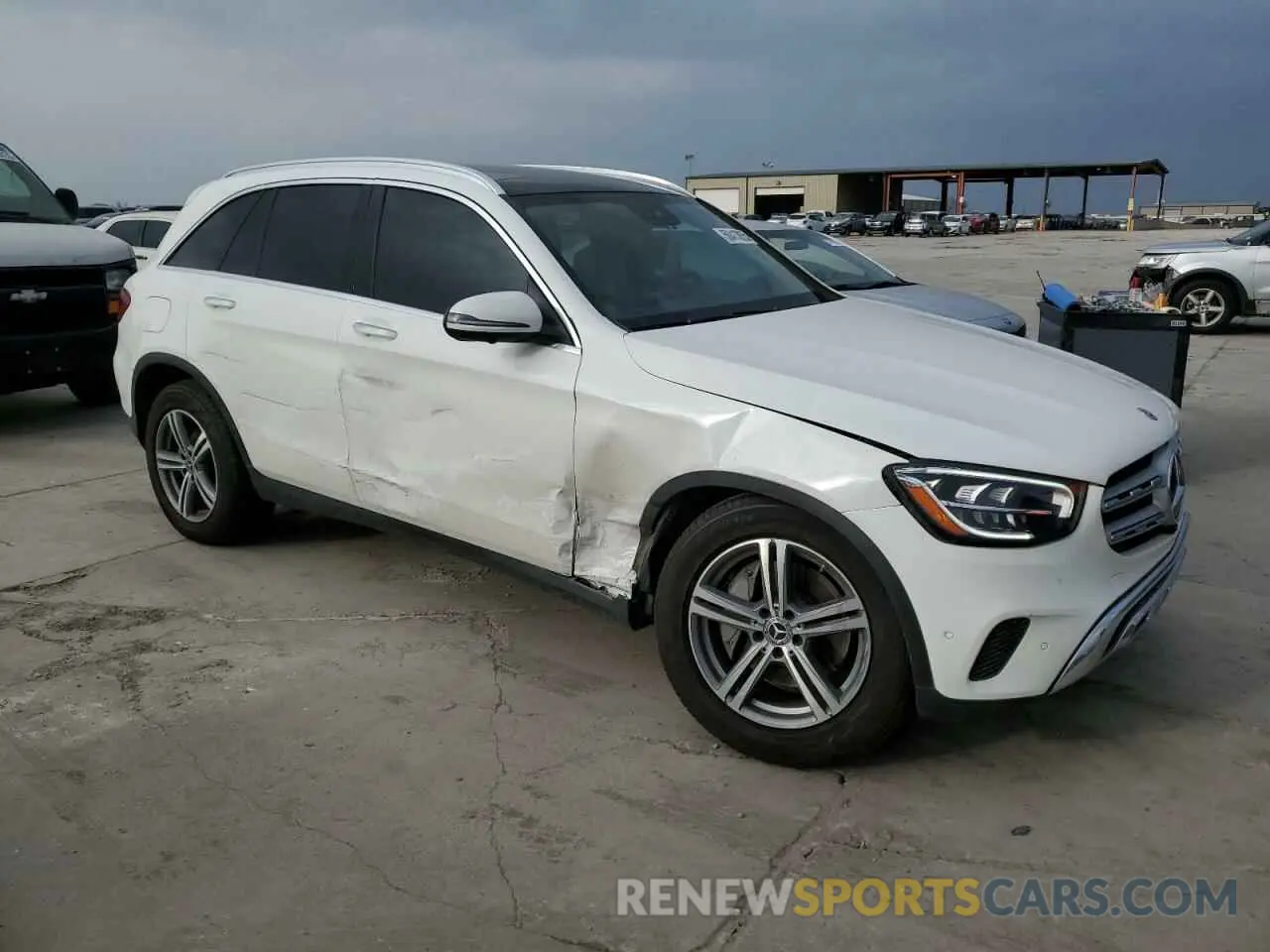 4 Photograph of a damaged car W1N0G8DB8NV393206 MERCEDES-BENZ GLC-CLASS 2022