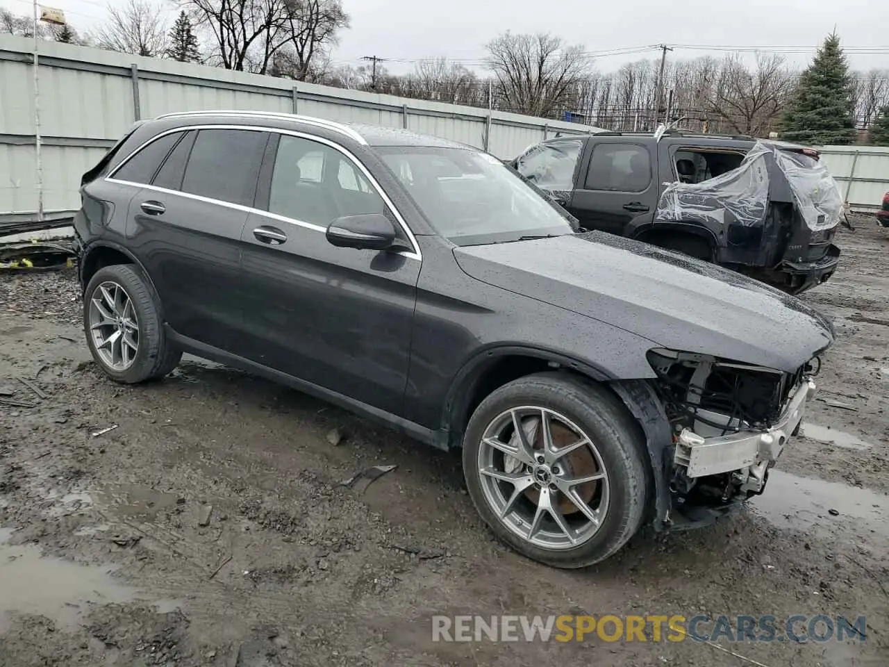 4 Photograph of a damaged car W1N0G8EB0NV383011 MERCEDES-BENZ GLC-CLASS 2022