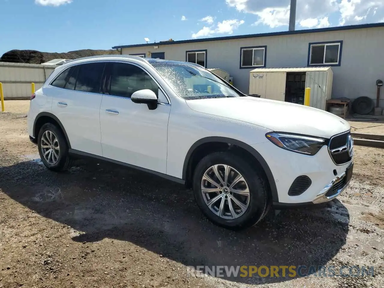 4 Photograph of a damaged car W1NKM4HB5RF224023 MERCEDES-BENZ GLC-CLASS 2024