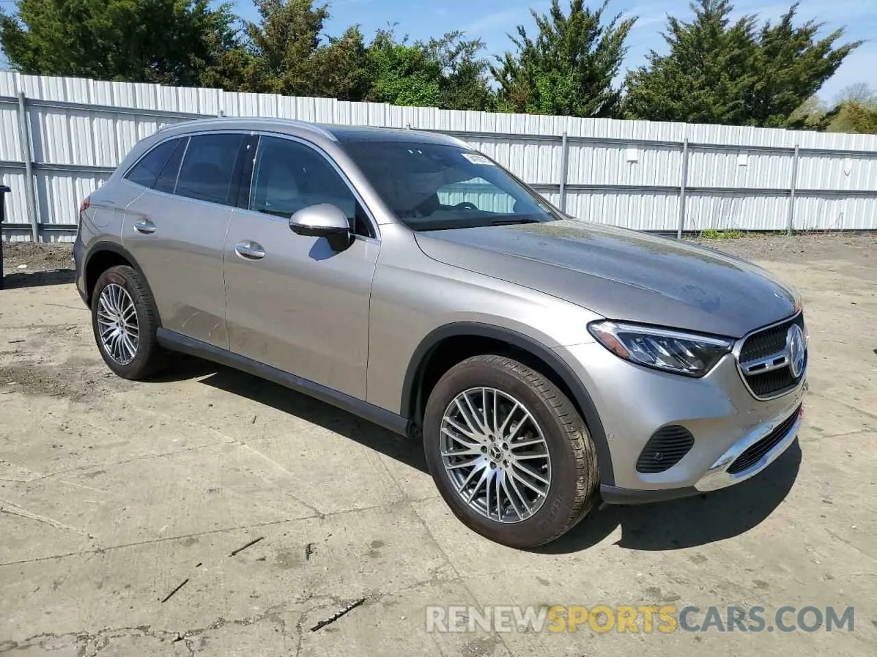 4 Photograph of a damaged car W1NKM4HB8RF195259 MERCEDES-BENZ GLC-CLASS 2024