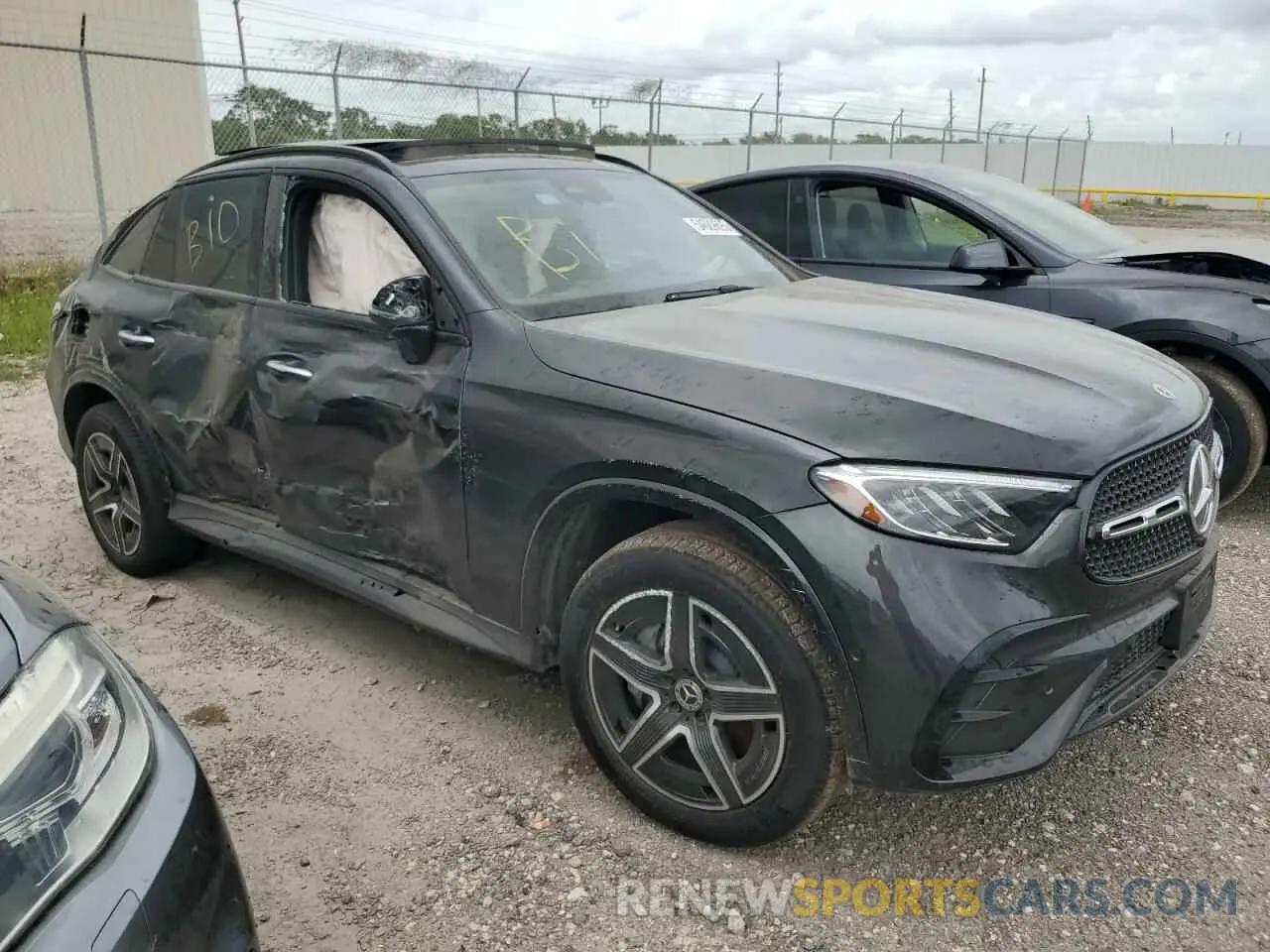 4 Photograph of a damaged car W1NKM4GB2SF237111 MERCEDES-BENZ GLC-CLASS 2025