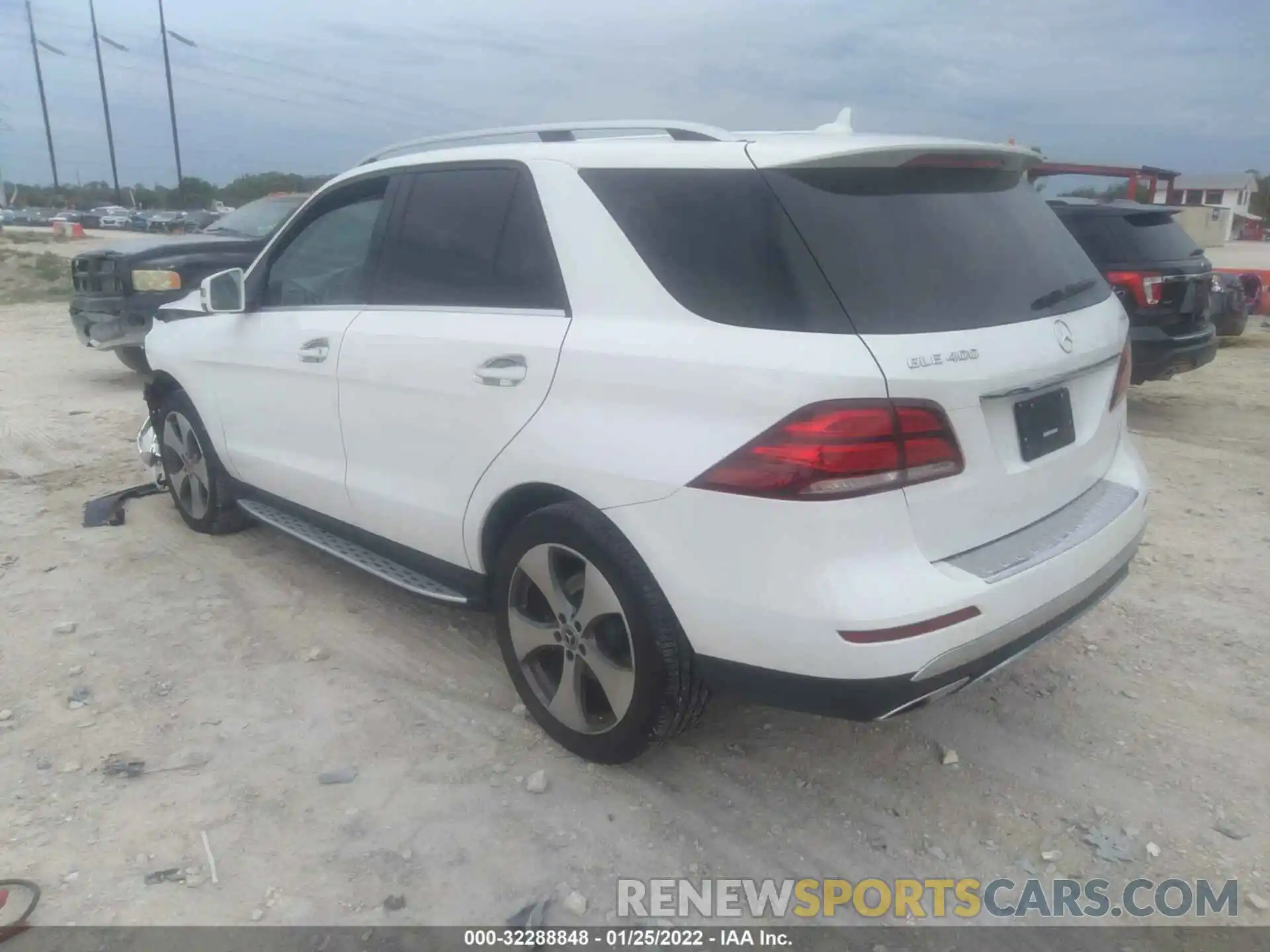 3 Photograph of a damaged car 4JGDA5GBXKB213706 MERCEDES-BENZ GLE 2019