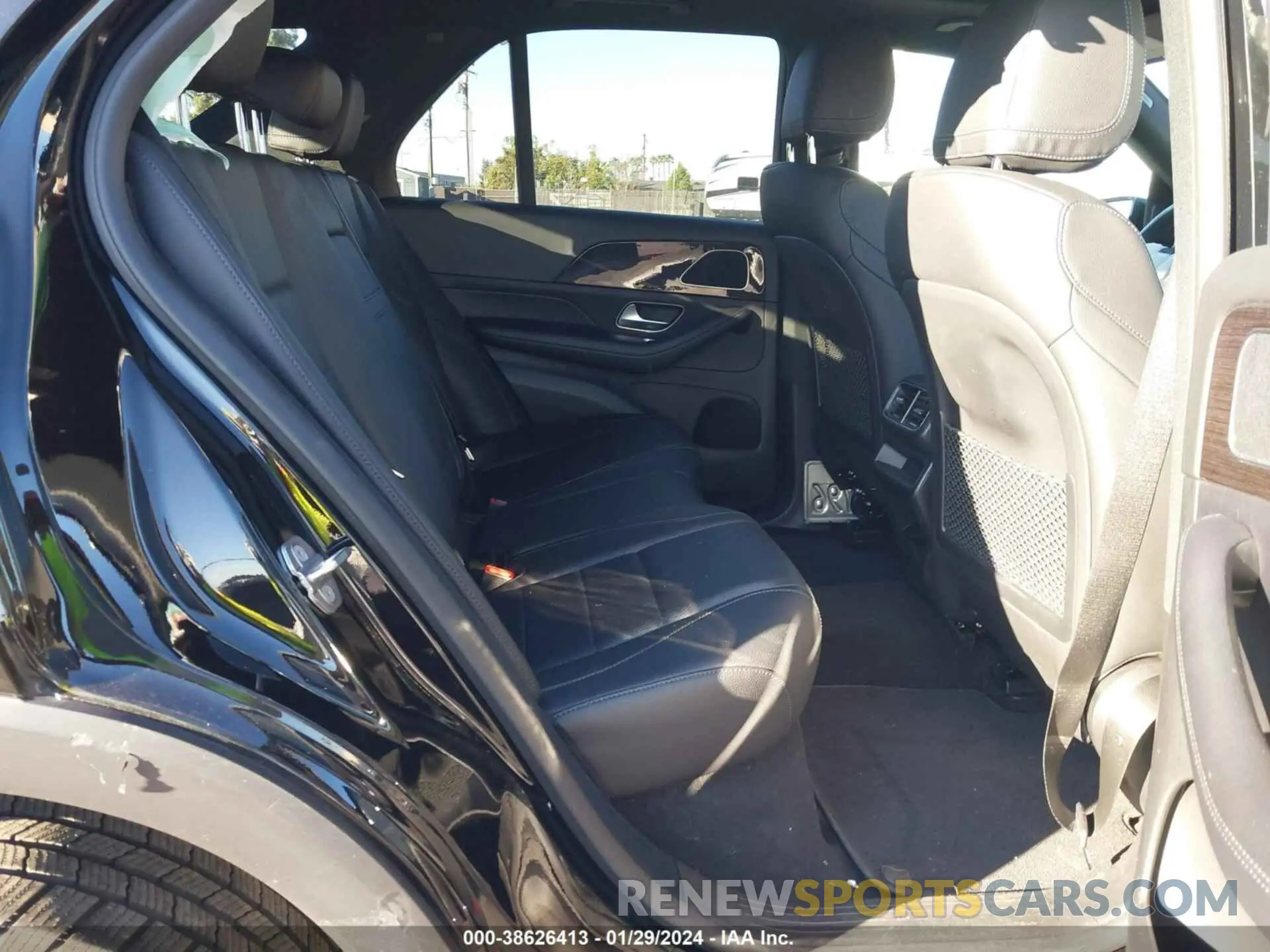 8 Photograph of a damaged car 4JGFB4JB9LA107926 MERCEDES-BENZ GLE 2020