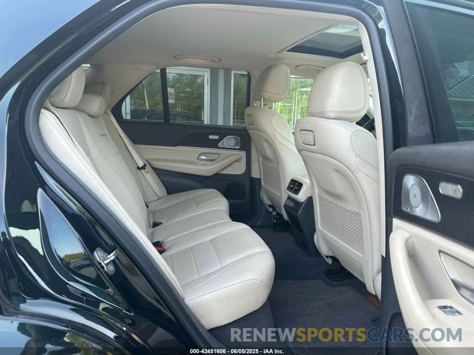 8 Photograph of a damaged car 4JGFB4KB7LA110886 MERCEDES-BENZ GLE 2020