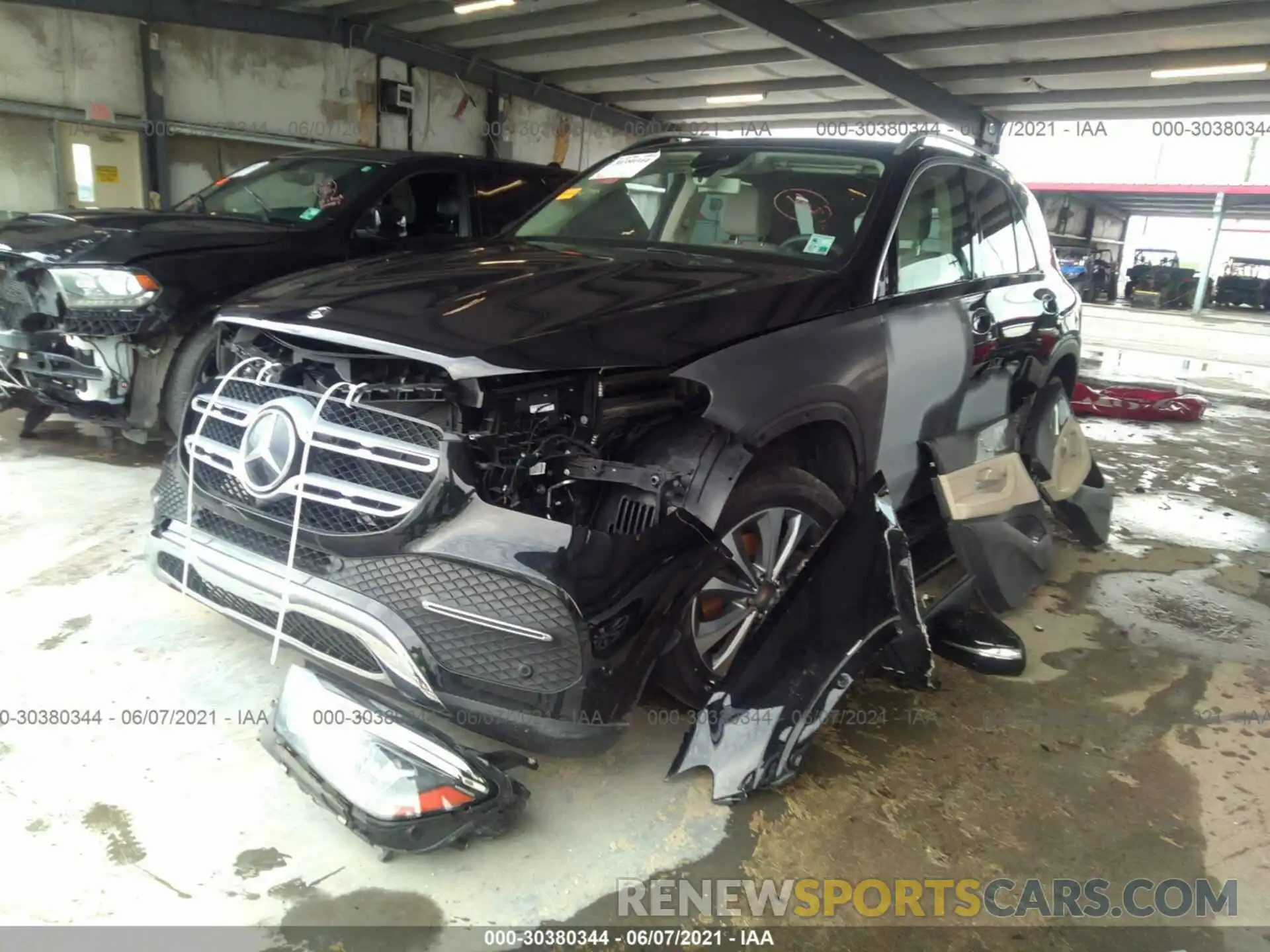 2 Photograph of a damaged car 4JGFB4KBXLA027470 MERCEDES-BENZ GLE 2020