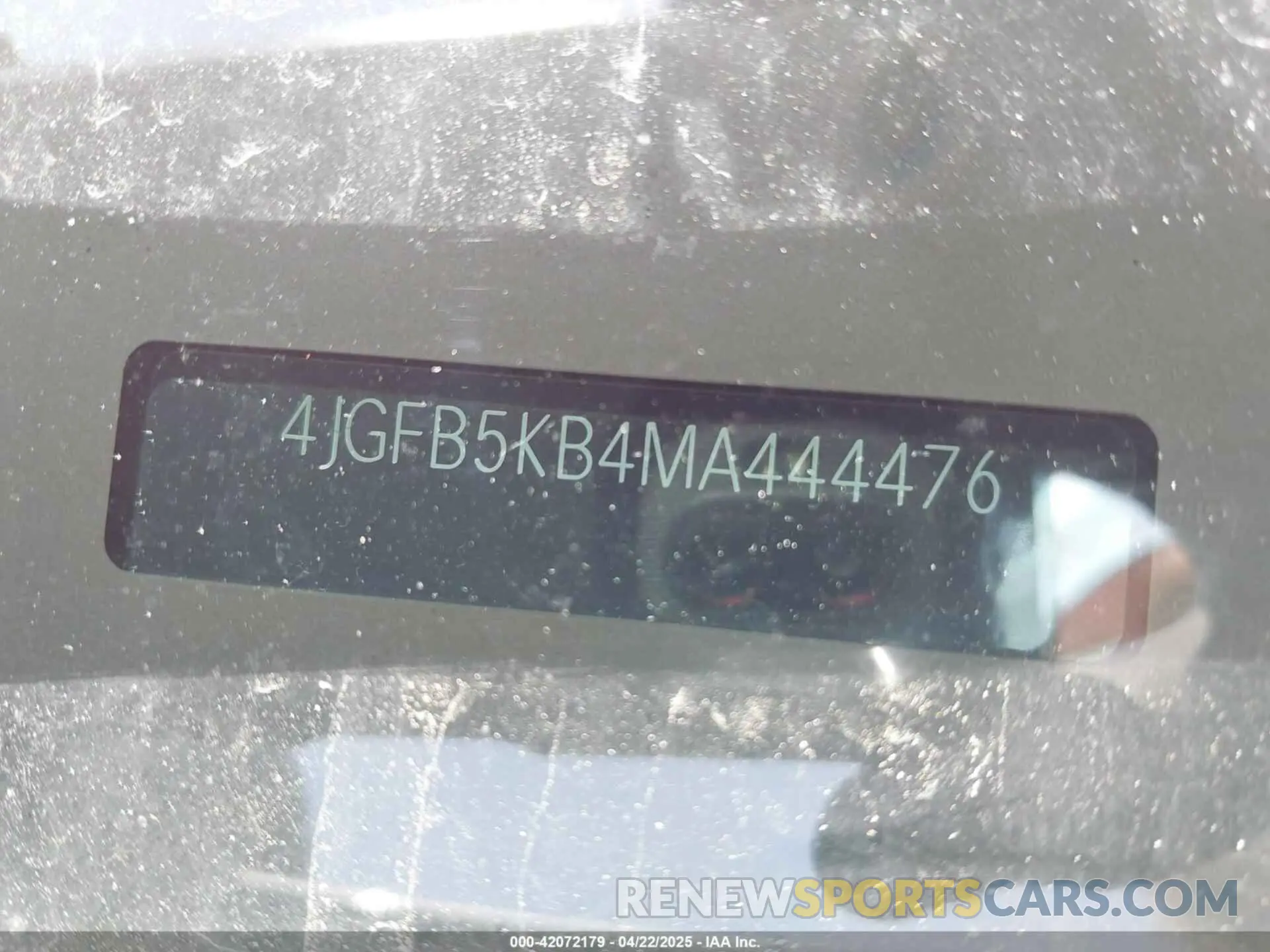 17 Photograph of a damaged car 4JGFB5KB4MA444476 MERCEDES-BENZ GLE 2021