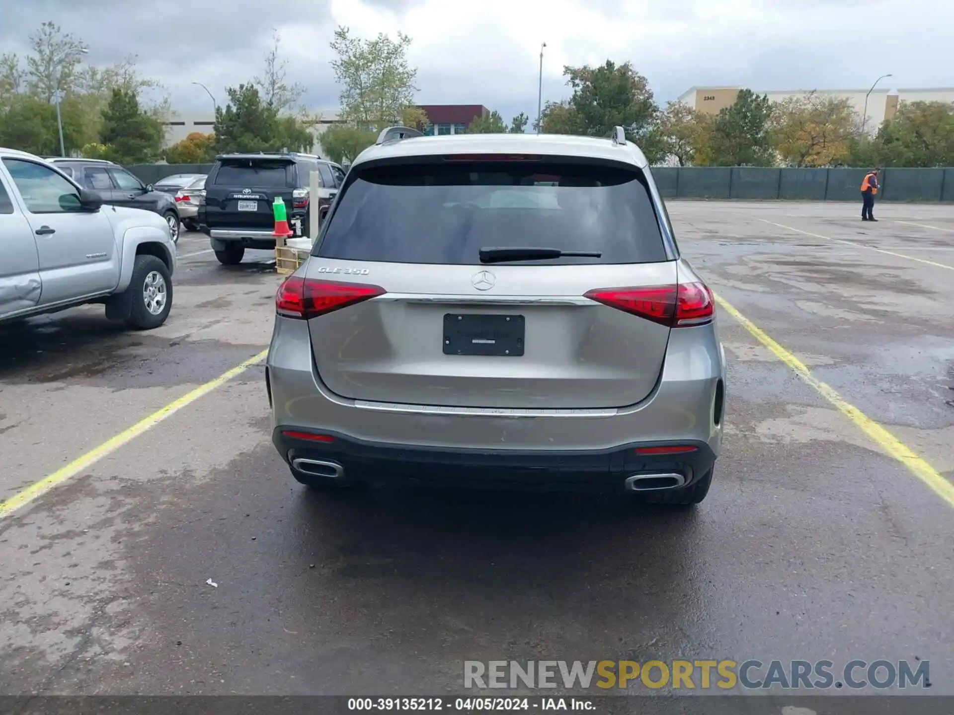 17 Photograph of a damaged car 4JGFB4JB0NA606889 MERCEDES-BENZ GLE 2022