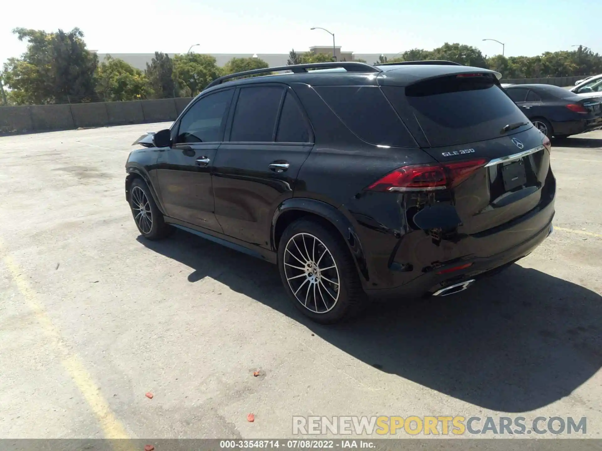 3 Photograph of a damaged car 4JGFB4KB0NA618135 MERCEDES-BENZ GLE 2022