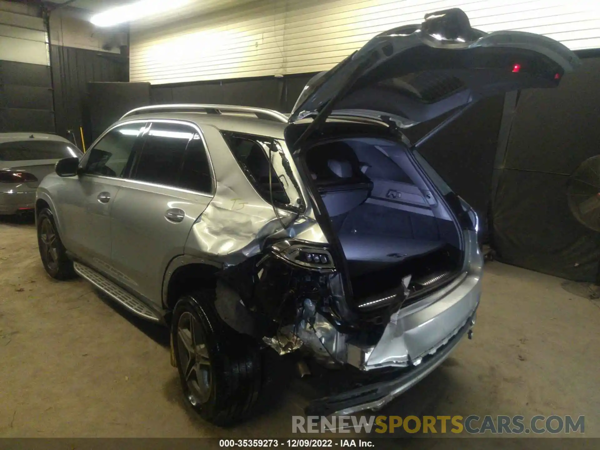 3 Photograph of a damaged car 4JGFB4KB7NA688716 MERCEDES-BENZ GLE 2022