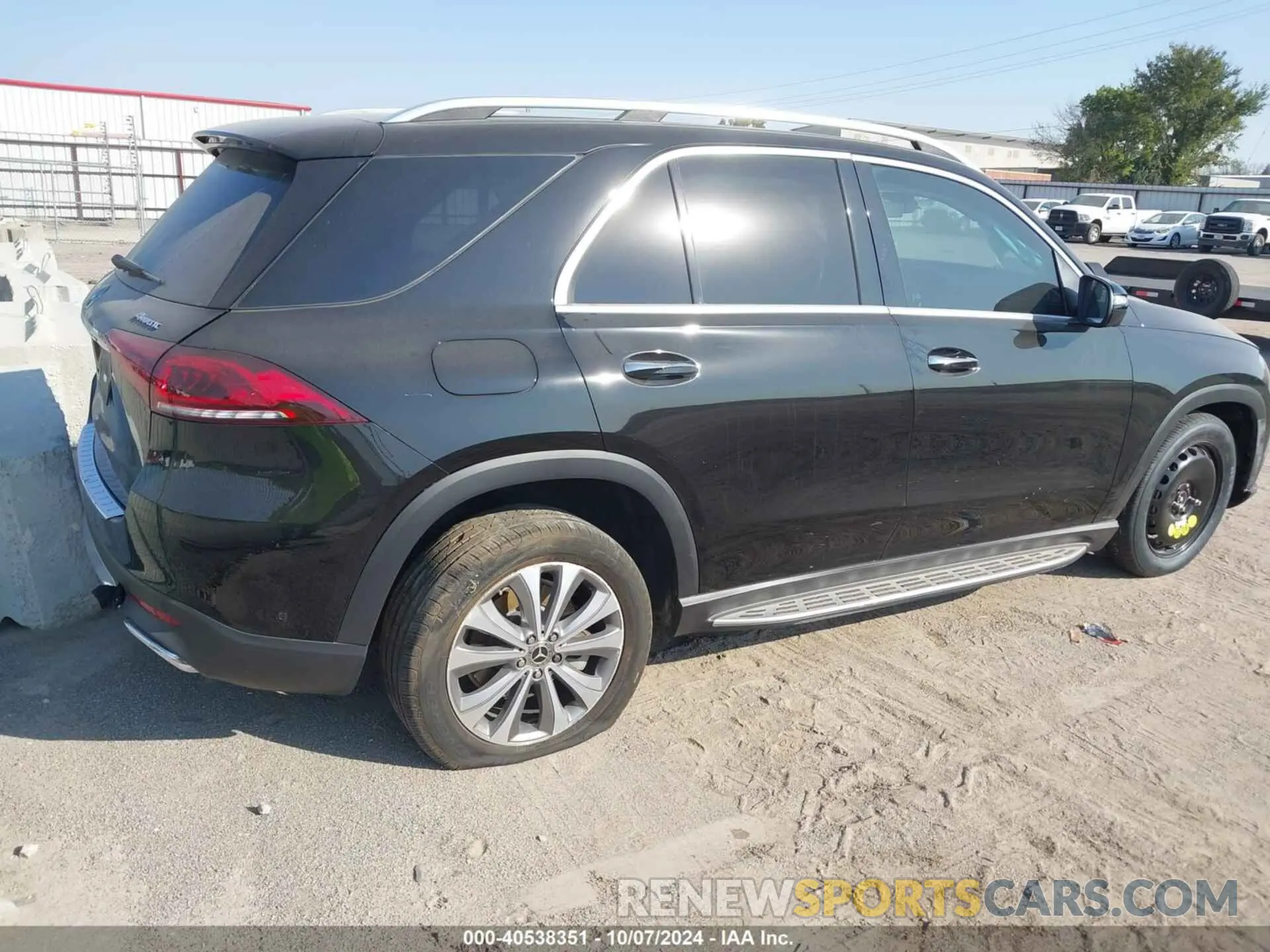 4 Photograph of a damaged car 4JGFB4KB9PA870436 MERCEDES-BENZ GLE 2023