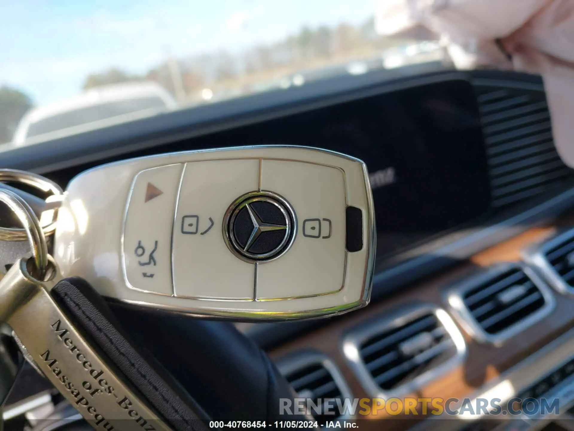 11 Photograph of a damaged car 4JGFB4FB3RB015576 MERCEDES-BENZ GLE 2024