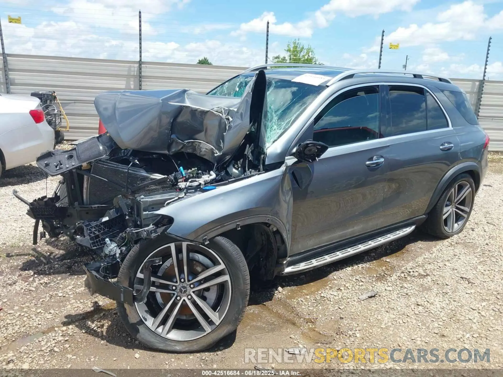 2 Photograph of a damaged car 4JGFB4JB0LA130172 MERCEDES-BENZ GLE 350 2020