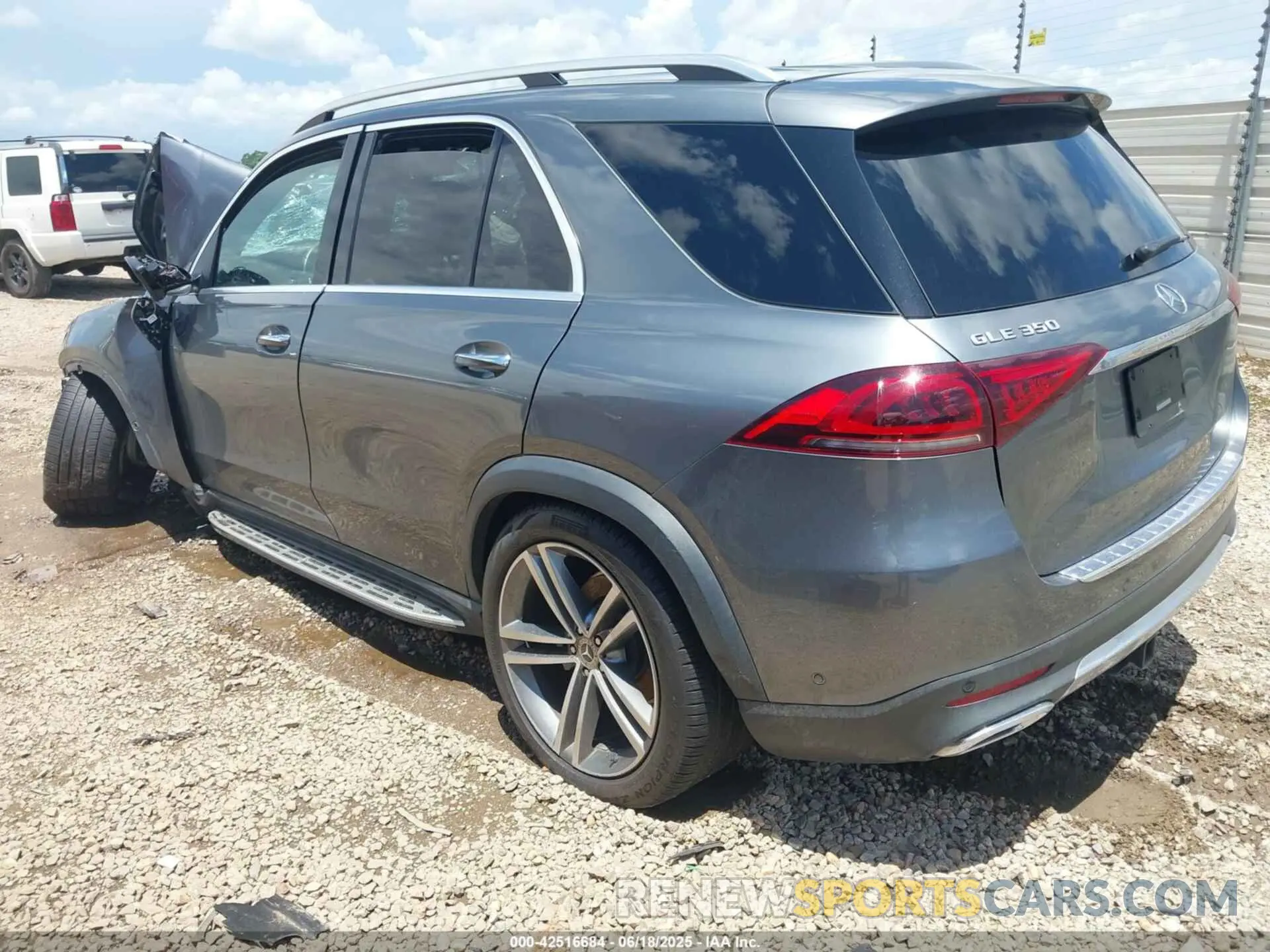 3 Photograph of a damaged car 4JGFB4JB0LA130172 MERCEDES-BENZ GLE 350 2020