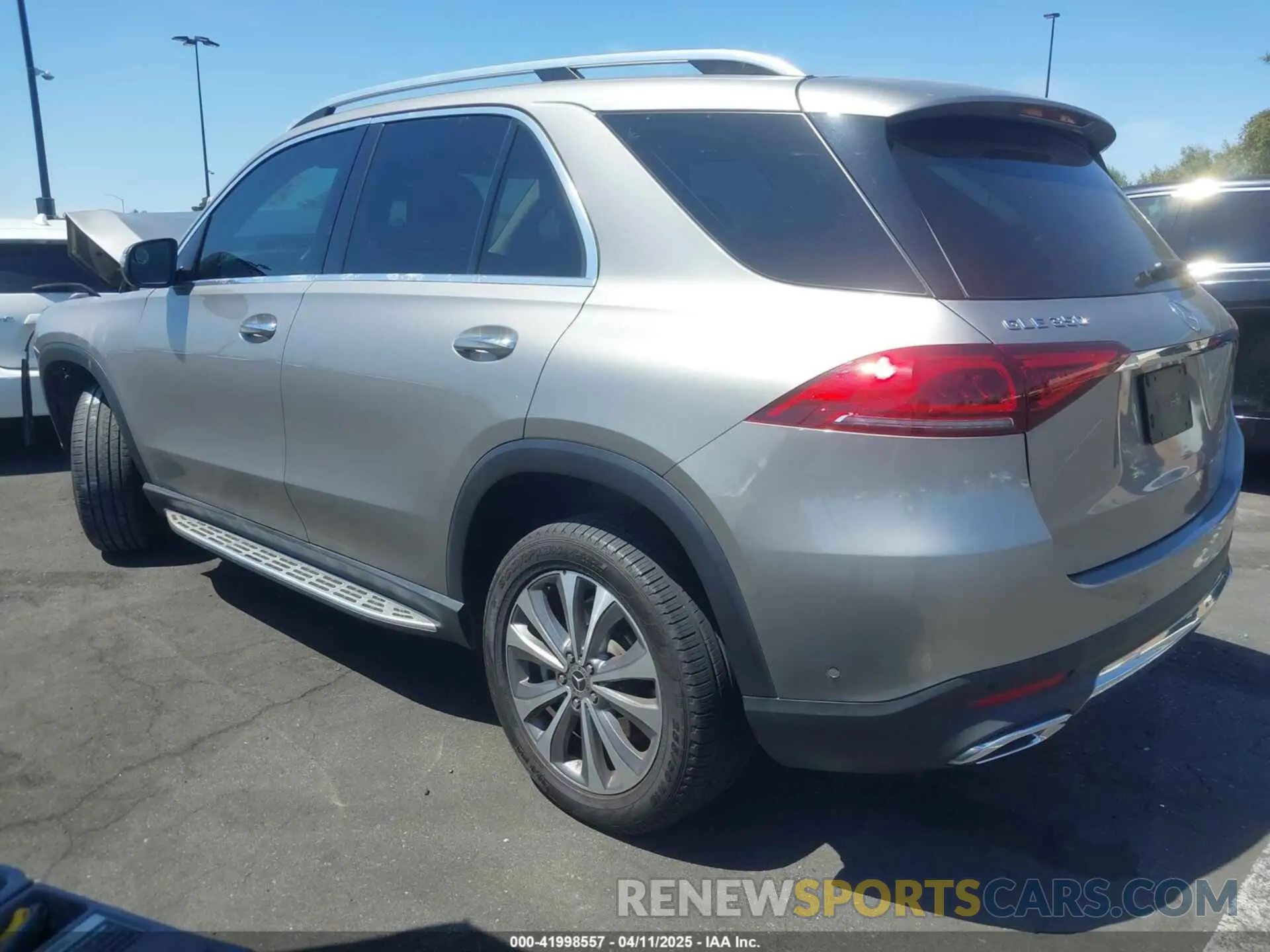 3 Photograph of a damaged car 4JGFB4JB3LA282267 MERCEDES-BENZ GLE 350 2020