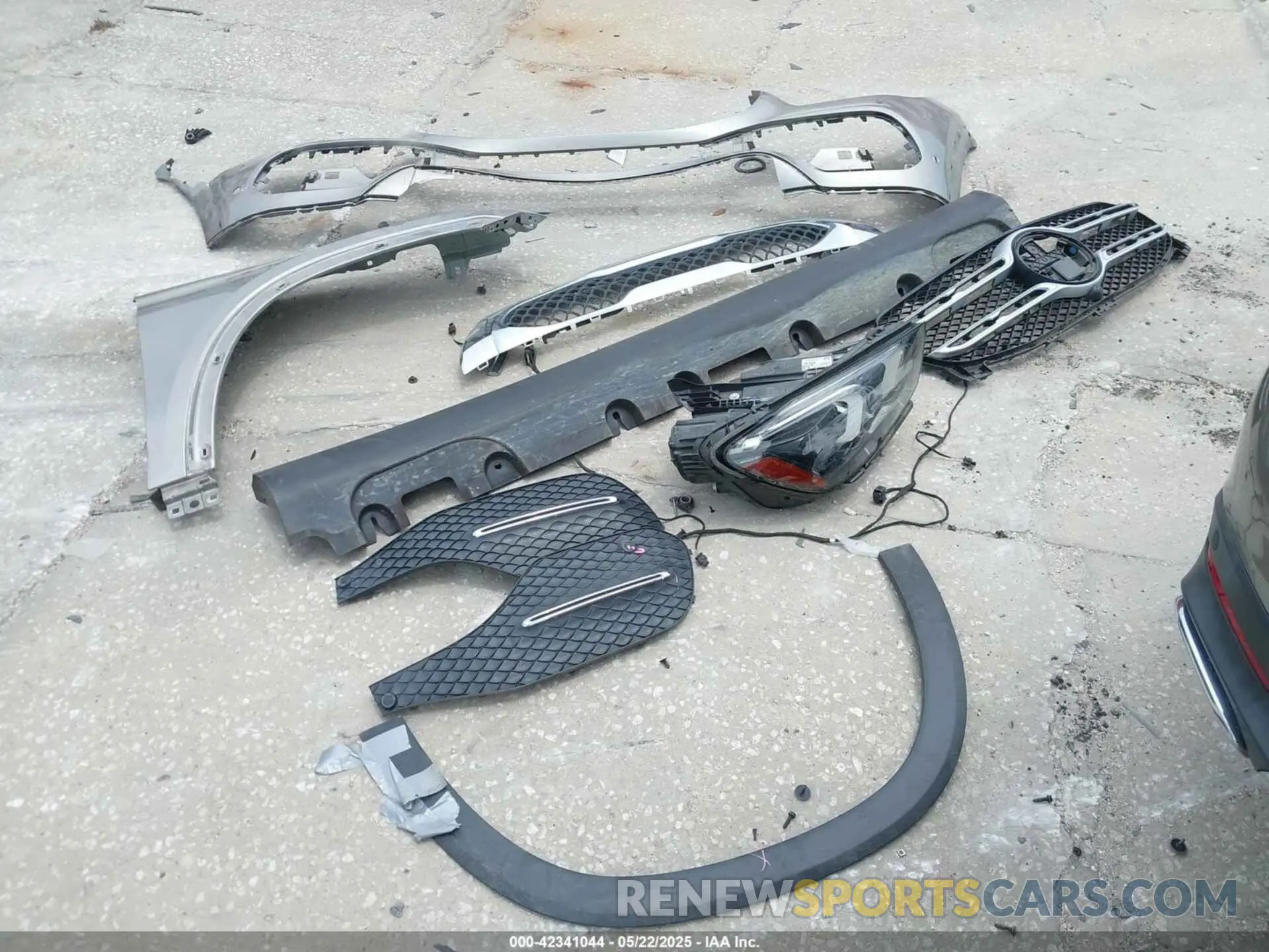 12 Photograph of a damaged car 4JGFB4JB6LA153584 MERCEDES-BENZ GLE 350 2020