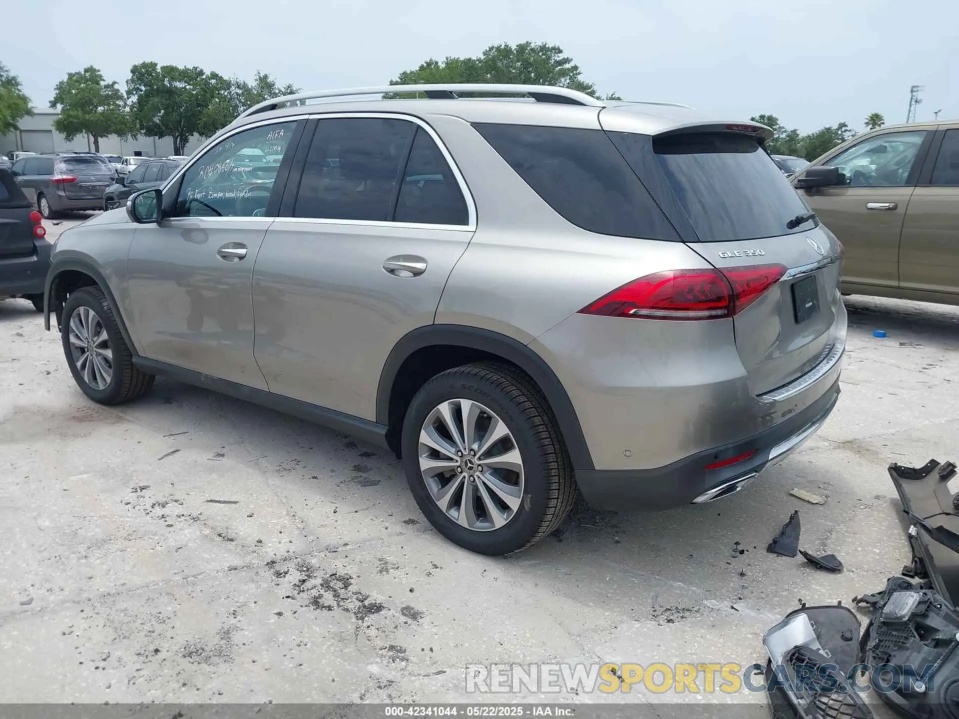 3 Photograph of a damaged car 4JGFB4JB6LA153584 MERCEDES-BENZ GLE 350 2020
