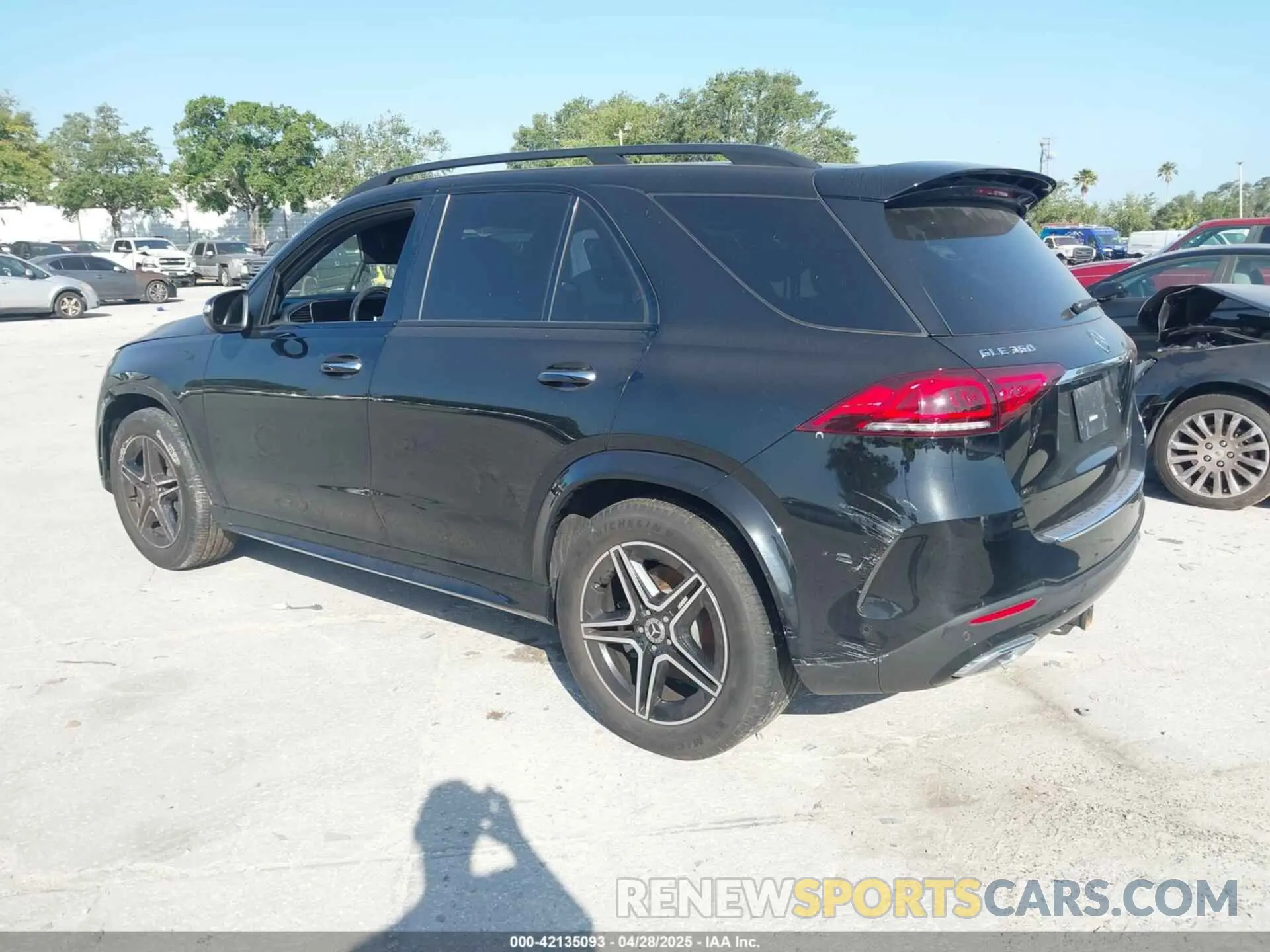 3 Photograph of a damaged car 4JGFB4JB6LA202864 MERCEDES-BENZ GLE 350 2020