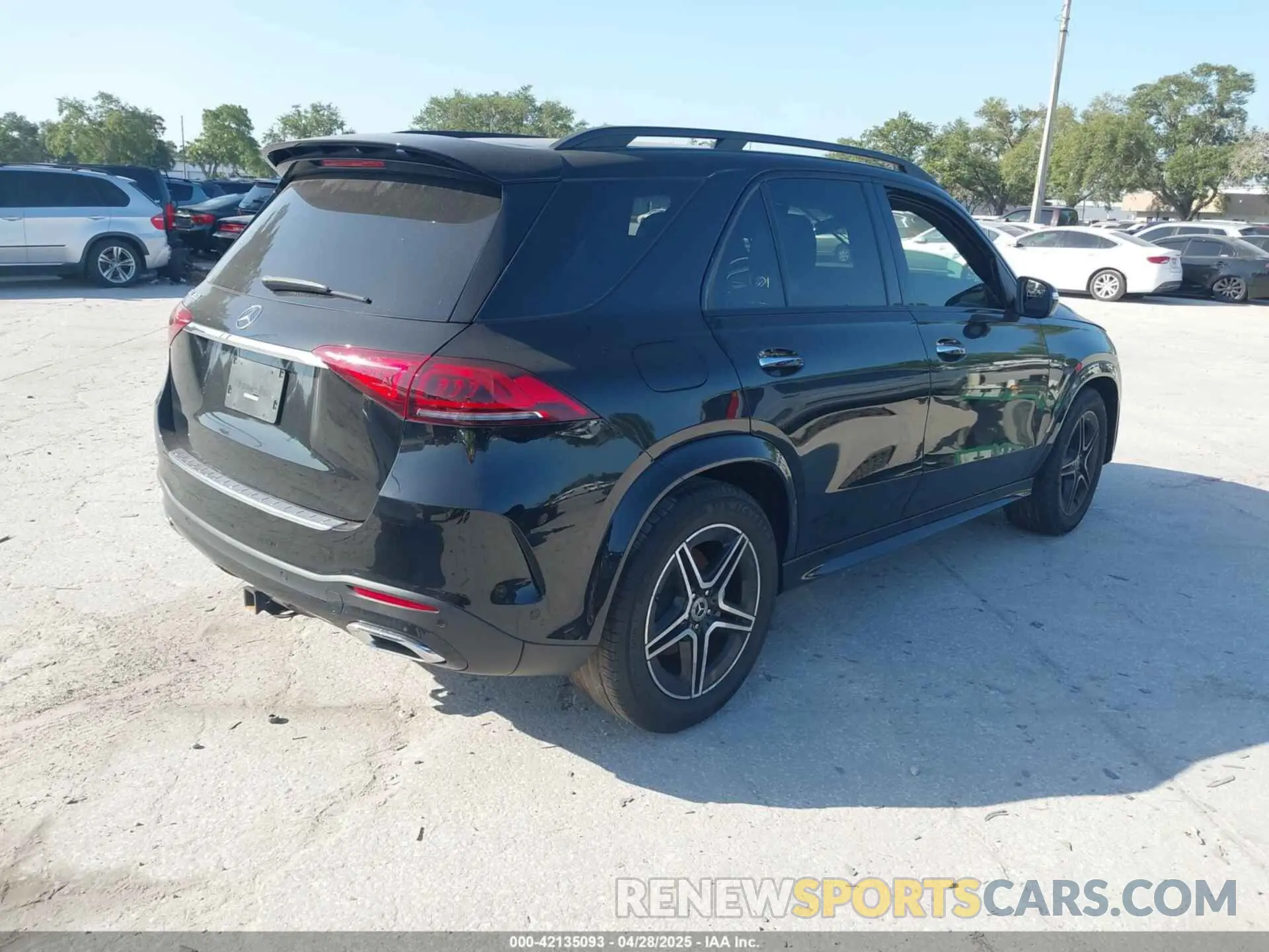 4 Photograph of a damaged car 4JGFB4JB6LA202864 MERCEDES-BENZ GLE 350 2020