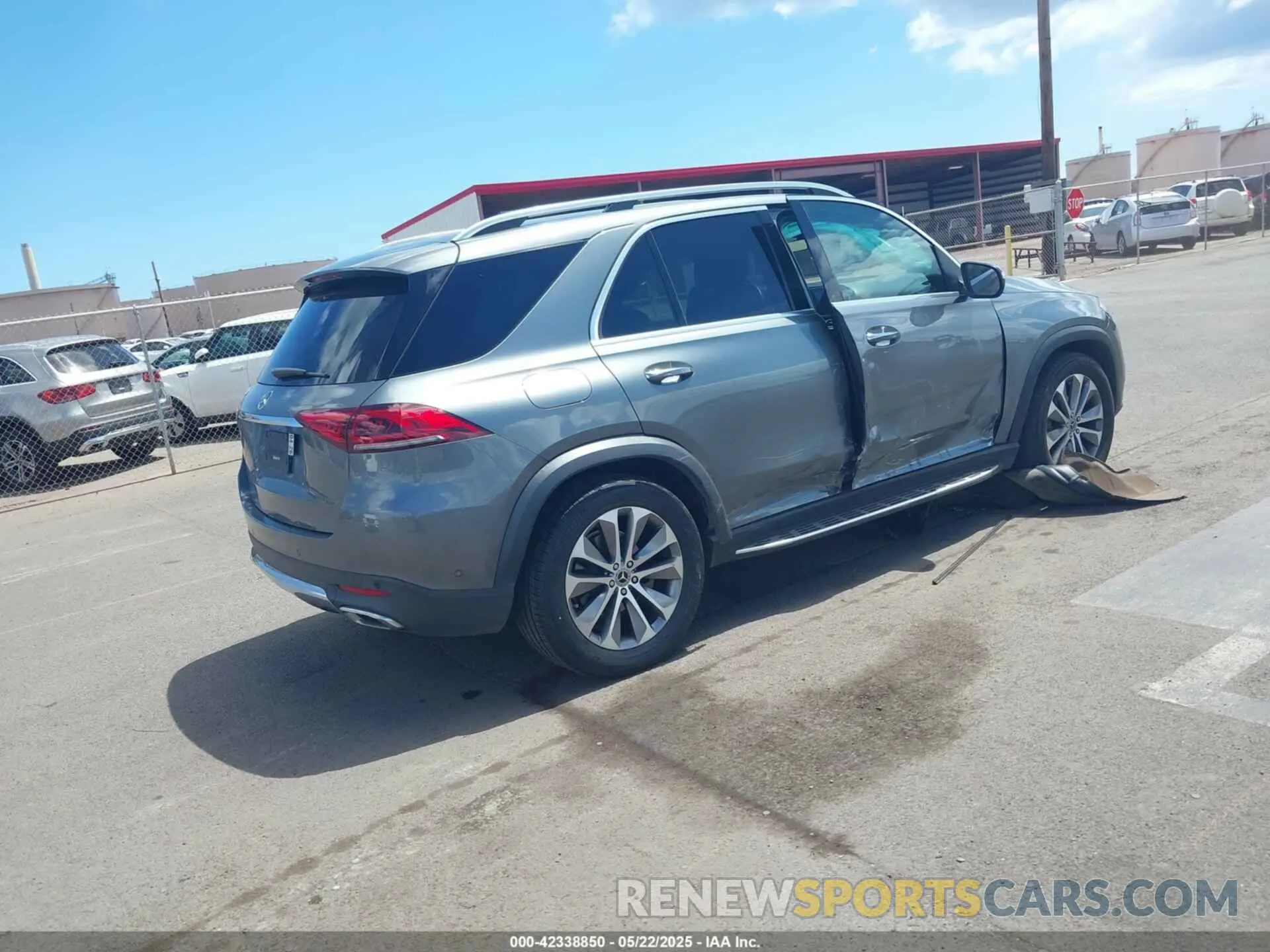 4 Photograph of a damaged car 4JGFB4JEXLA121120 MERCEDES-BENZ GLE 350 2020