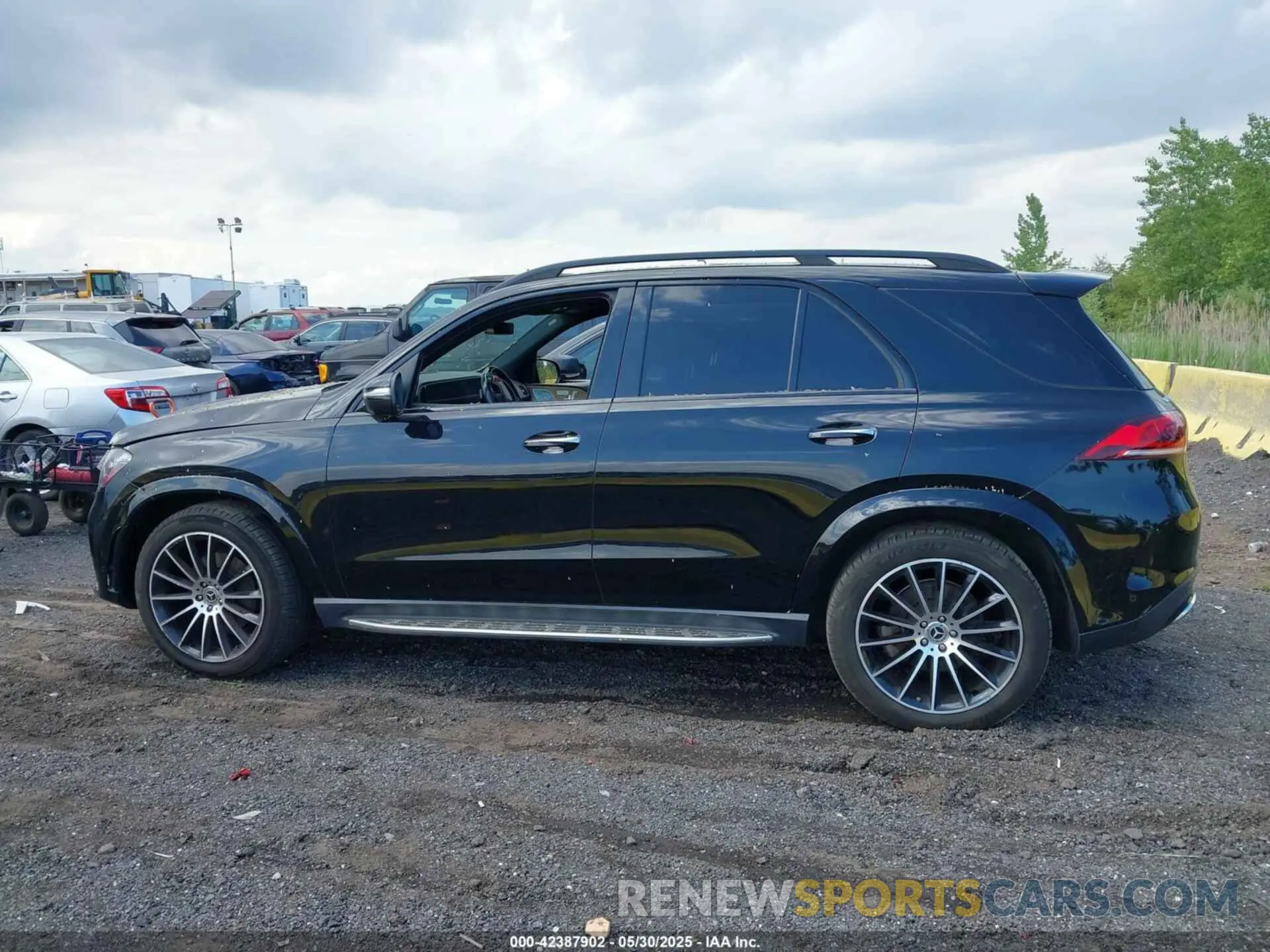 14 Photograph of a damaged car 4JGFB4KB2LA027849 MERCEDES-BENZ GLE 350 2020