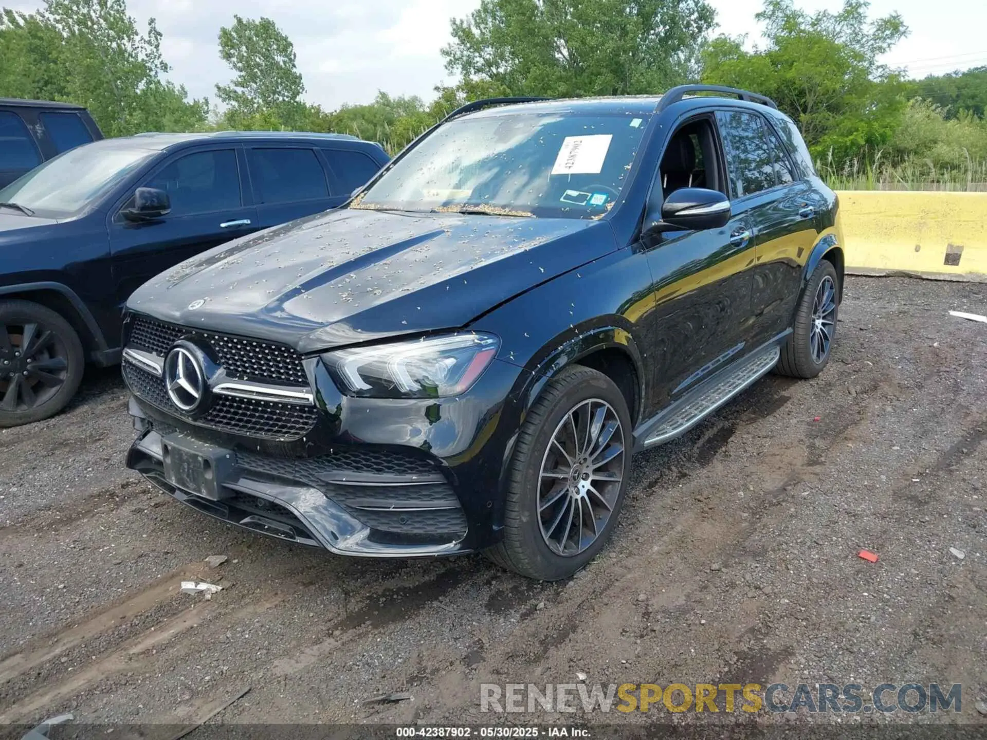2 Photograph of a damaged car 4JGFB4KB2LA027849 MERCEDES-BENZ GLE 350 2020