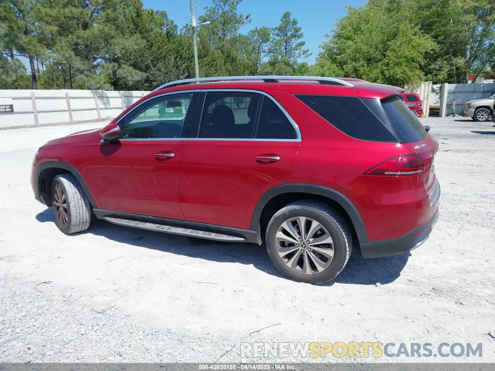 14 Photograph of a damaged car 4JGFB4KB8LA035843 MERCEDES-BENZ GLE 350 2020