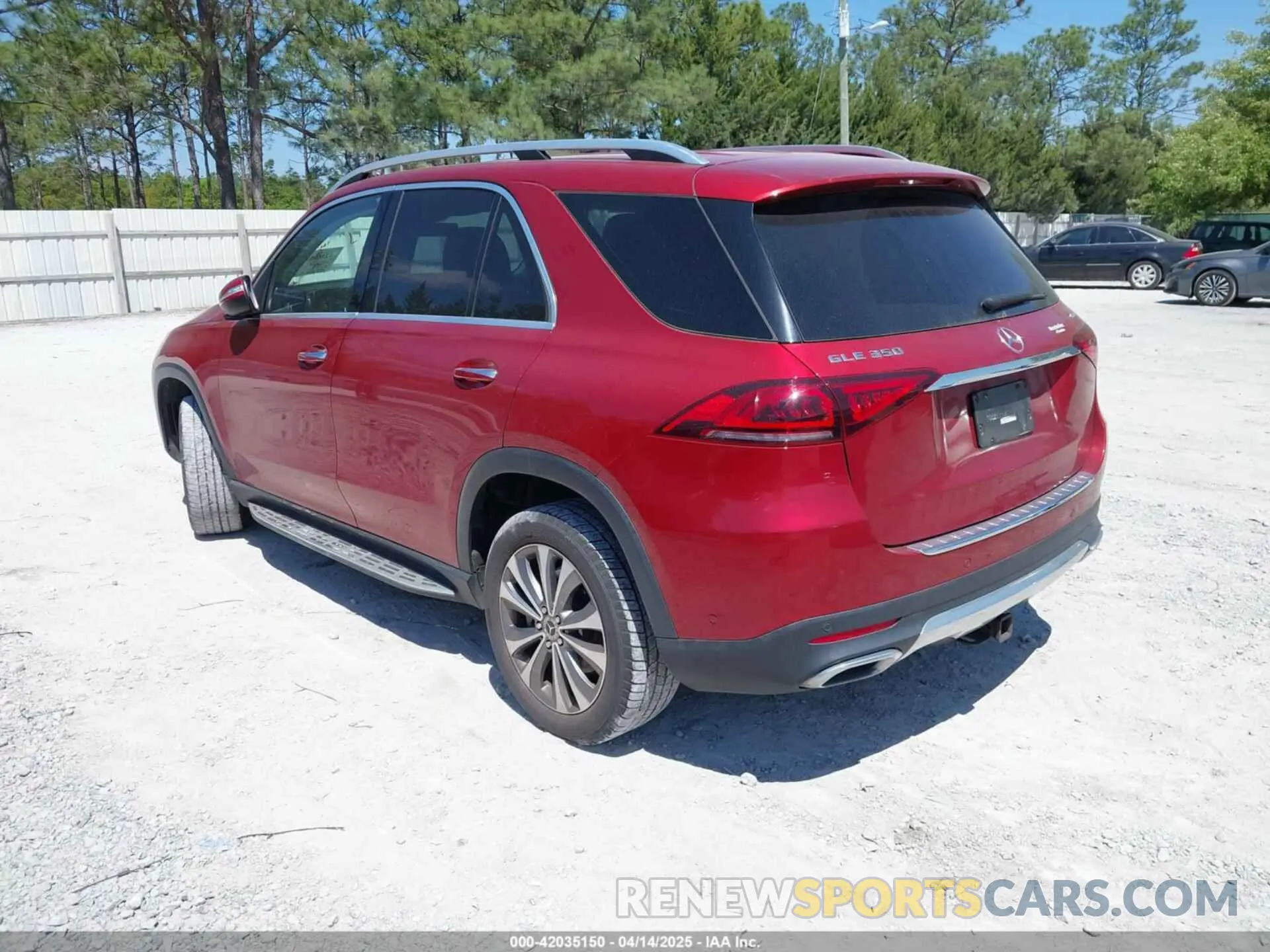 3 Photograph of a damaged car 4JGFB4KB8LA035843 MERCEDES-BENZ GLE 350 2020