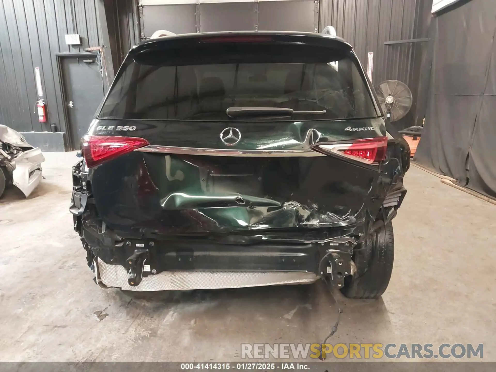 17 Photograph of a damaged car 4JGFB4KB8LA064906 MERCEDES-BENZ GLE 350 2020