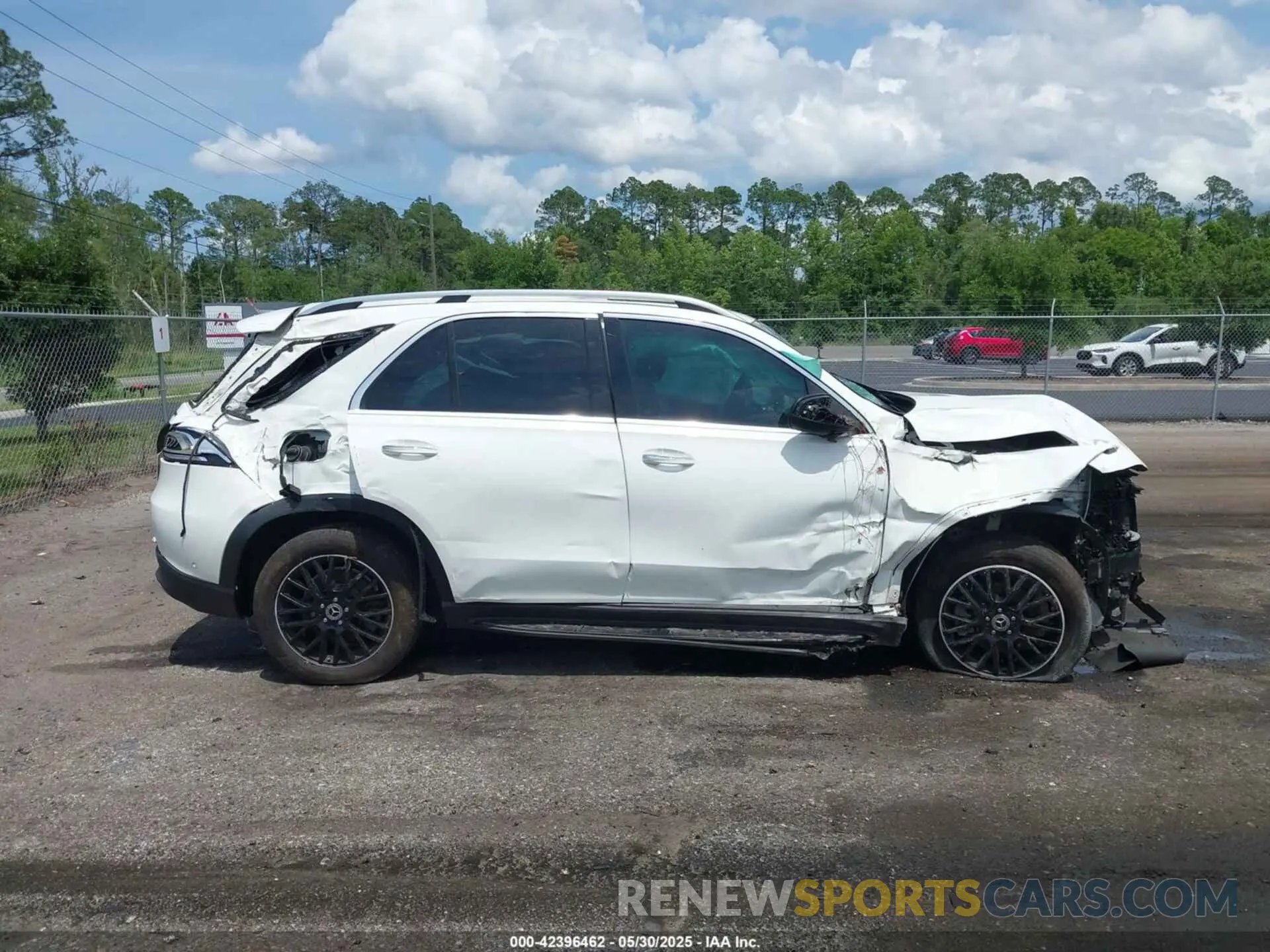 13 Photograph of a damaged car 4JGFB4KB8LA080720 MERCEDES-BENZ GLE 350 2020
