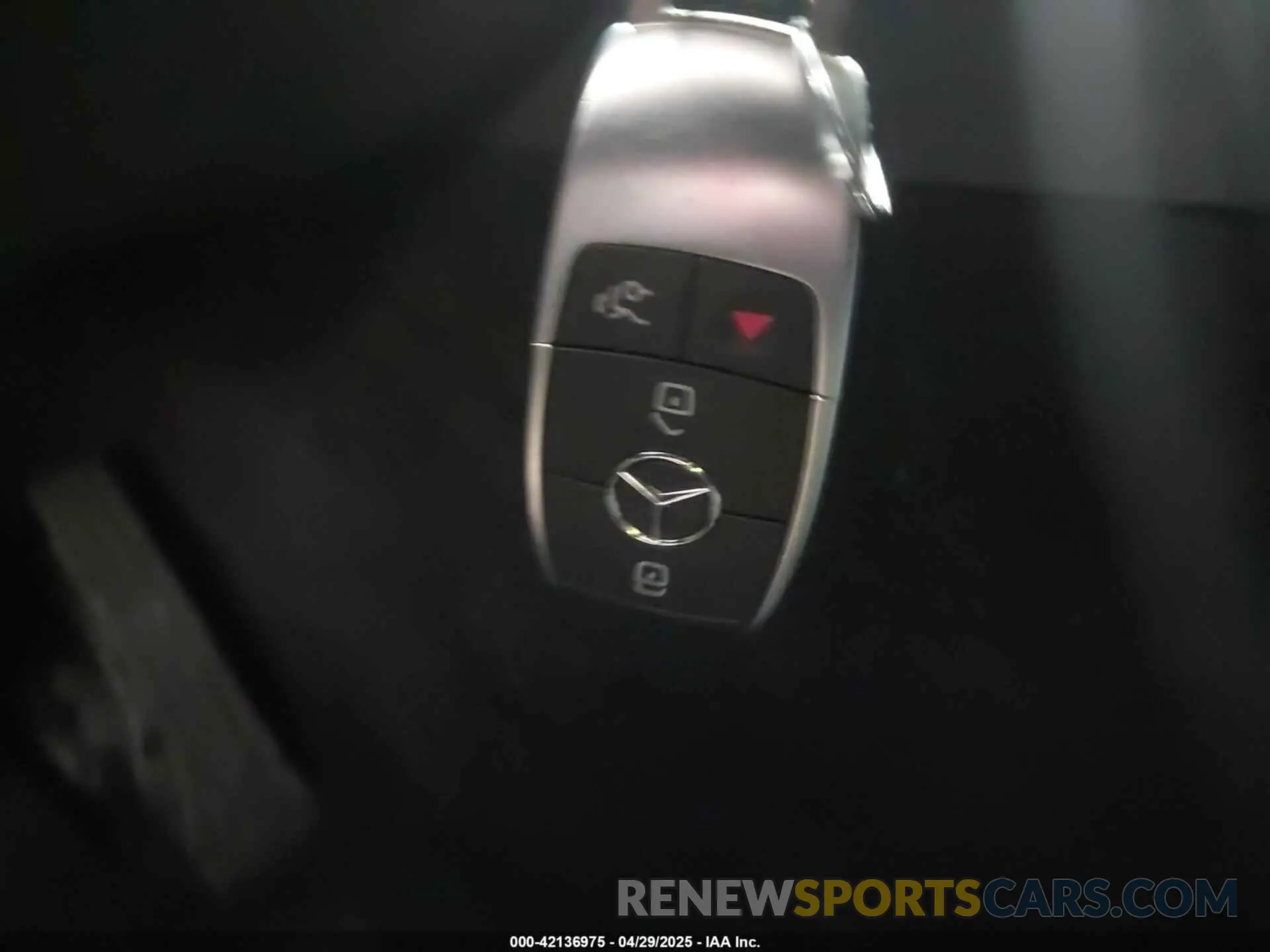 11 Photograph of a damaged car 4JGFB4KE0LA013524 MERCEDES-BENZ GLE 350 2020
