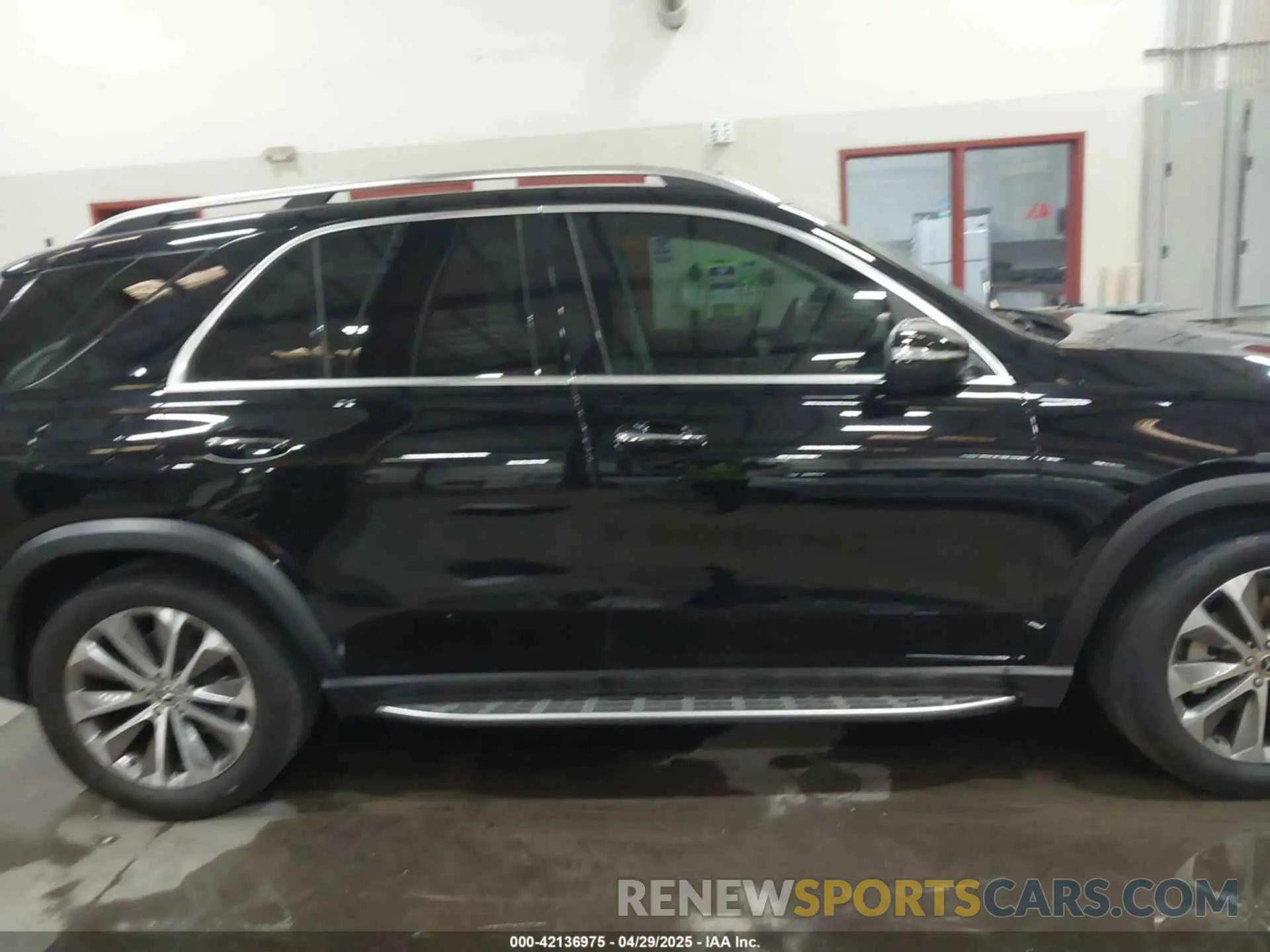 14 Photograph of a damaged car 4JGFB4KE0LA013524 MERCEDES-BENZ GLE 350 2020