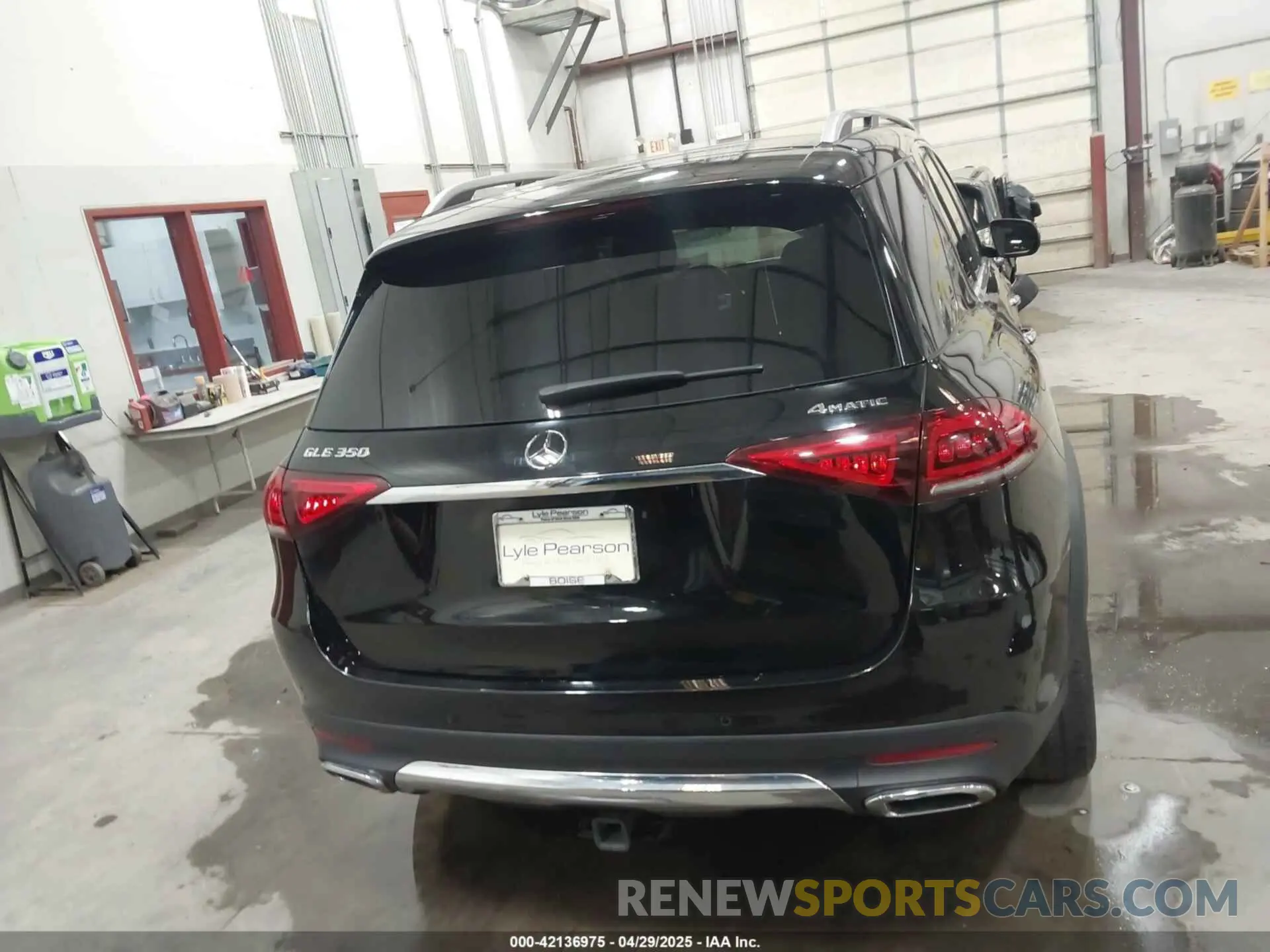 17 Photograph of a damaged car 4JGFB4KE0LA013524 MERCEDES-BENZ GLE 350 2020