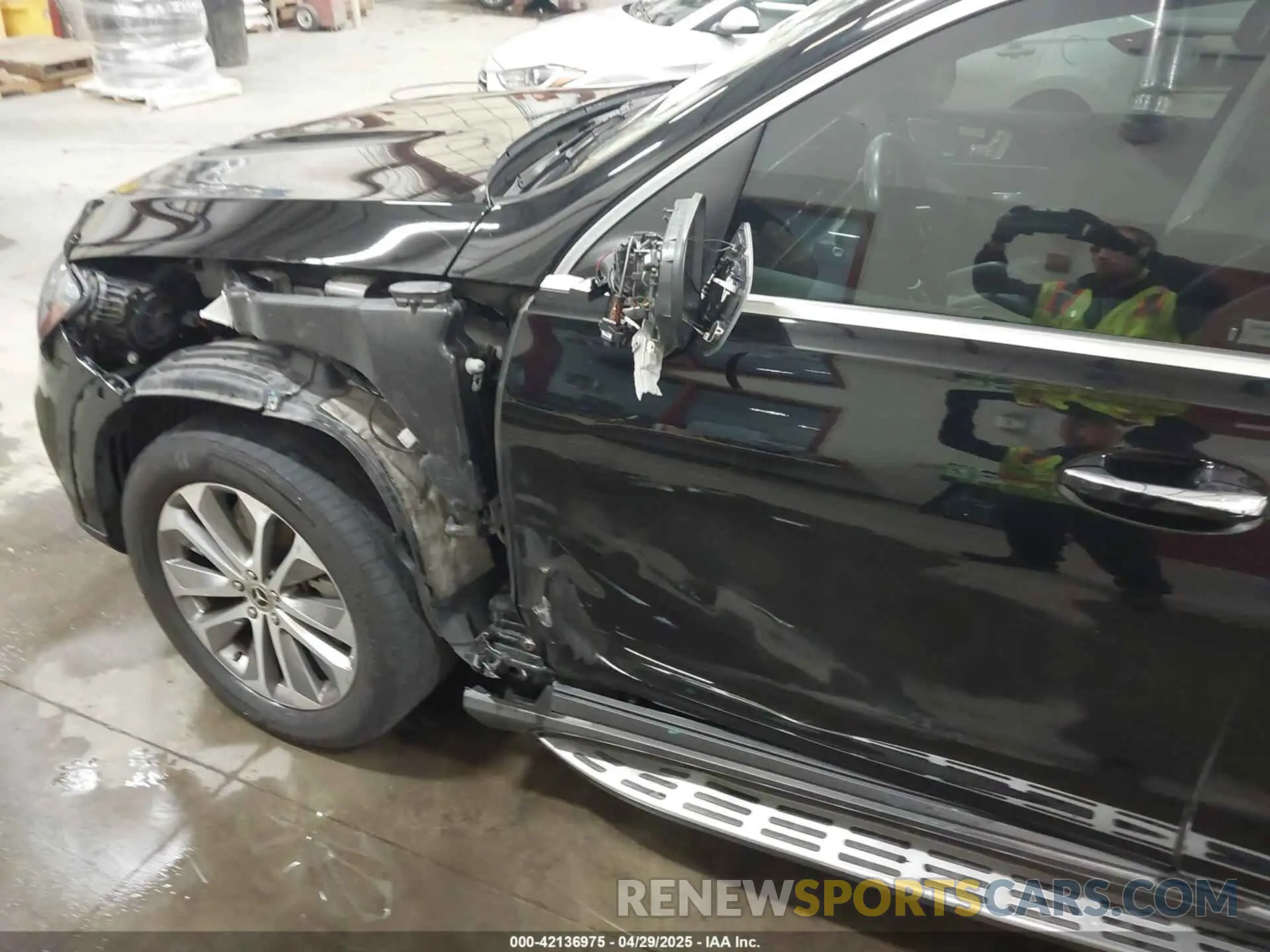 18 Photograph of a damaged car 4JGFB4KE0LA013524 MERCEDES-BENZ GLE 350 2020