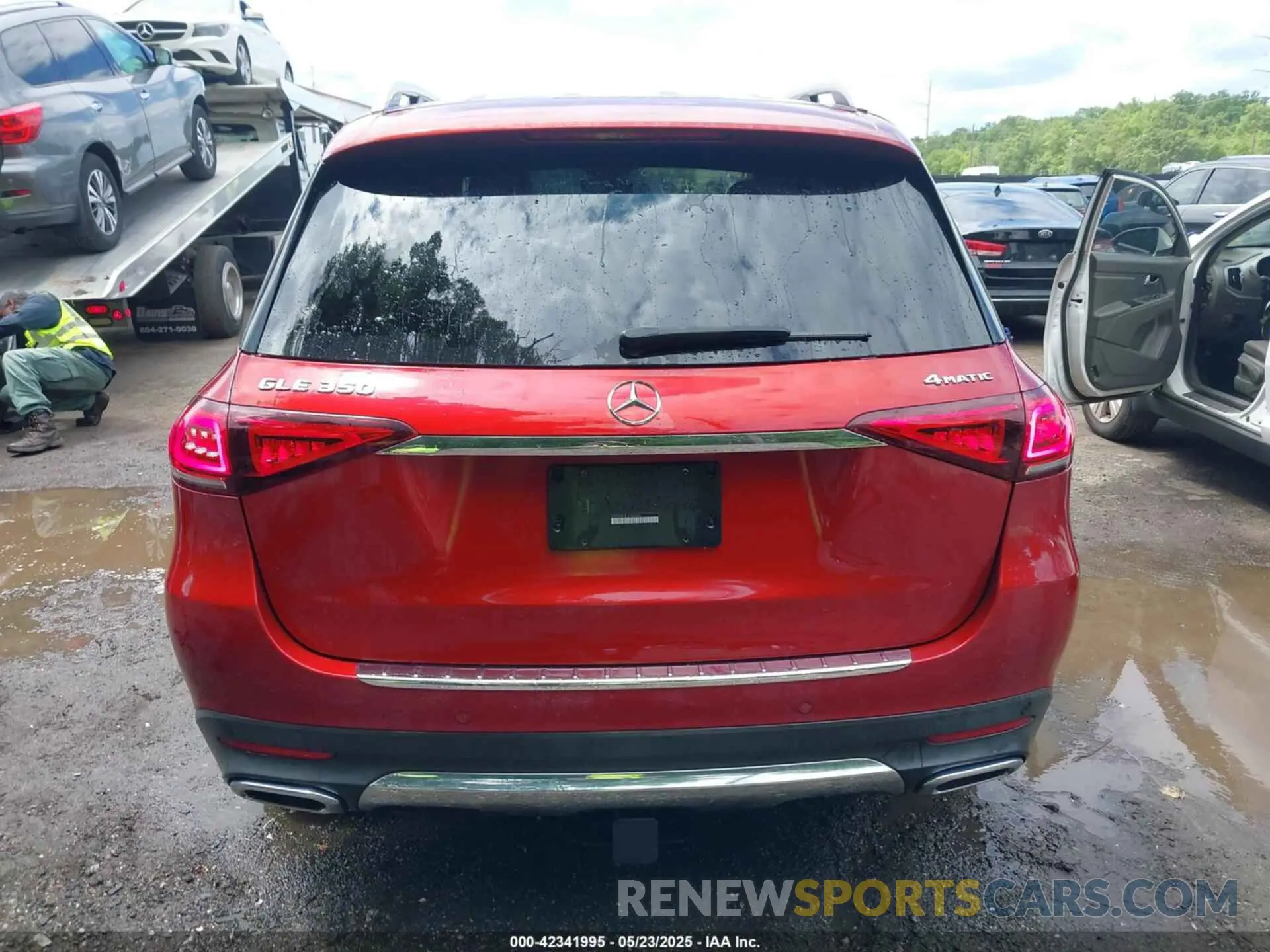 17 Photograph of a damaged car 4JGFB4KE3LA056089 MERCEDES-BENZ GLE 350 2020