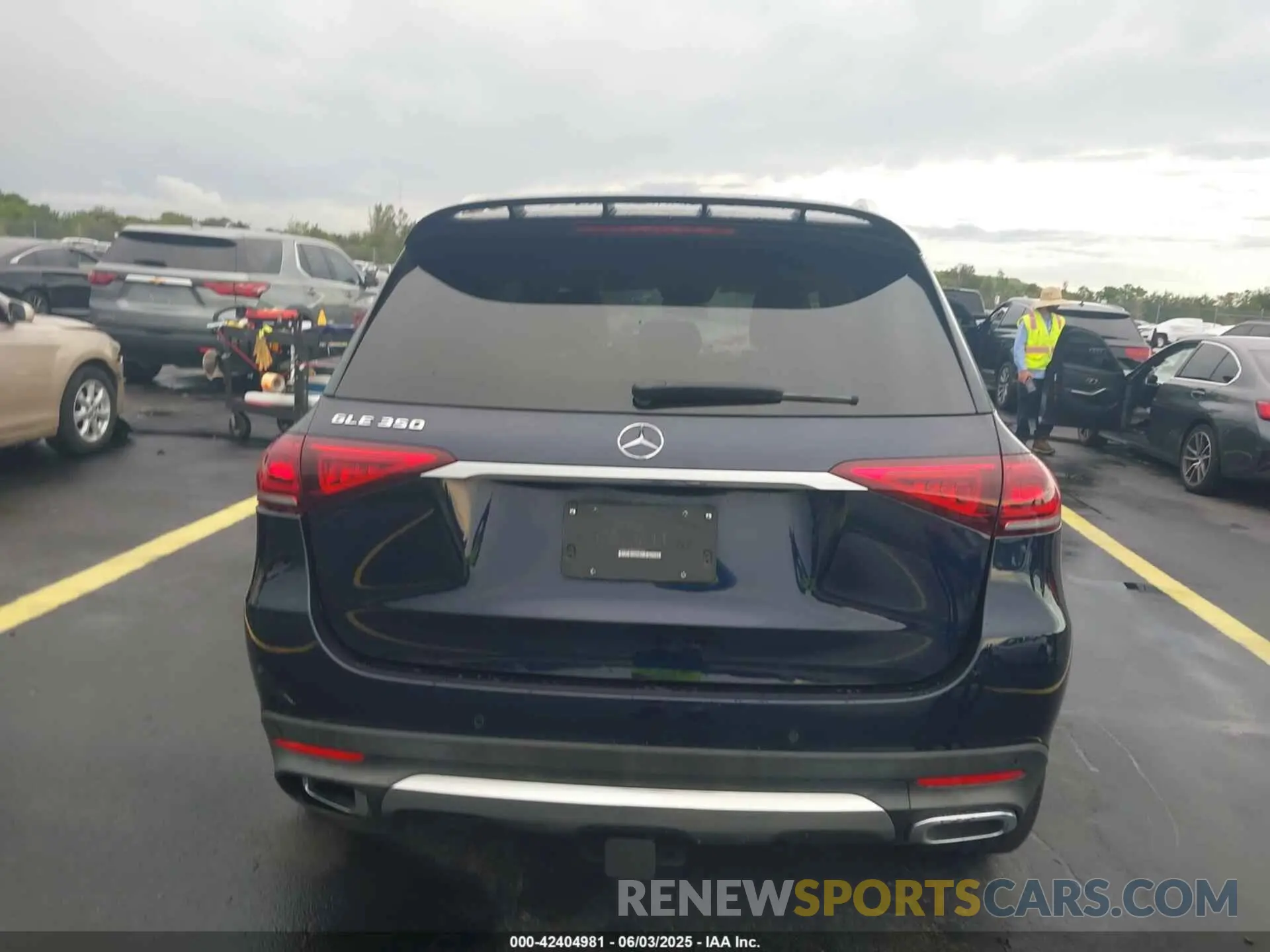 16 Photograph of a damaged car 4JGFB4JB3MA305550 MERCEDES-BENZ GLE 350 2021