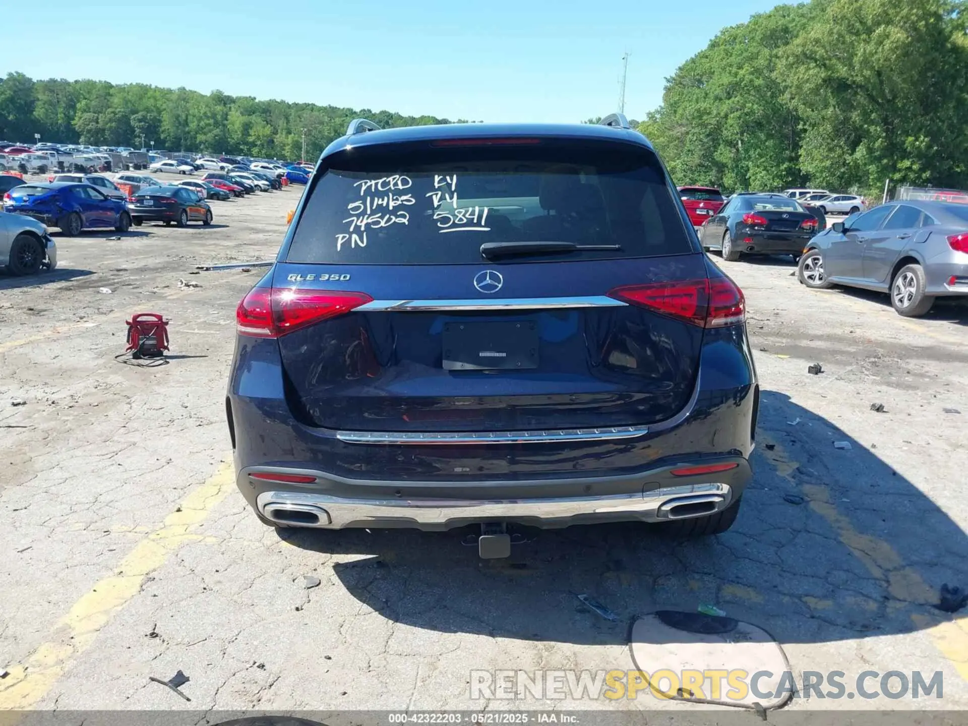 17 Photograph of a damaged car 4JGFB4JB4MA575841 MERCEDES-BENZ GLE 350 2021