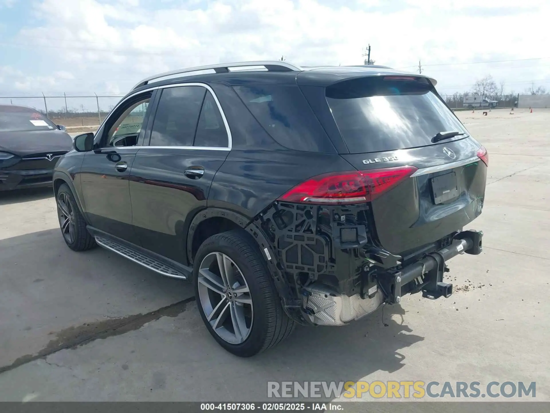 3 Photograph of a damaged car 4JGFB4JB6MA366097 MERCEDES-BENZ GLE 350 2021
