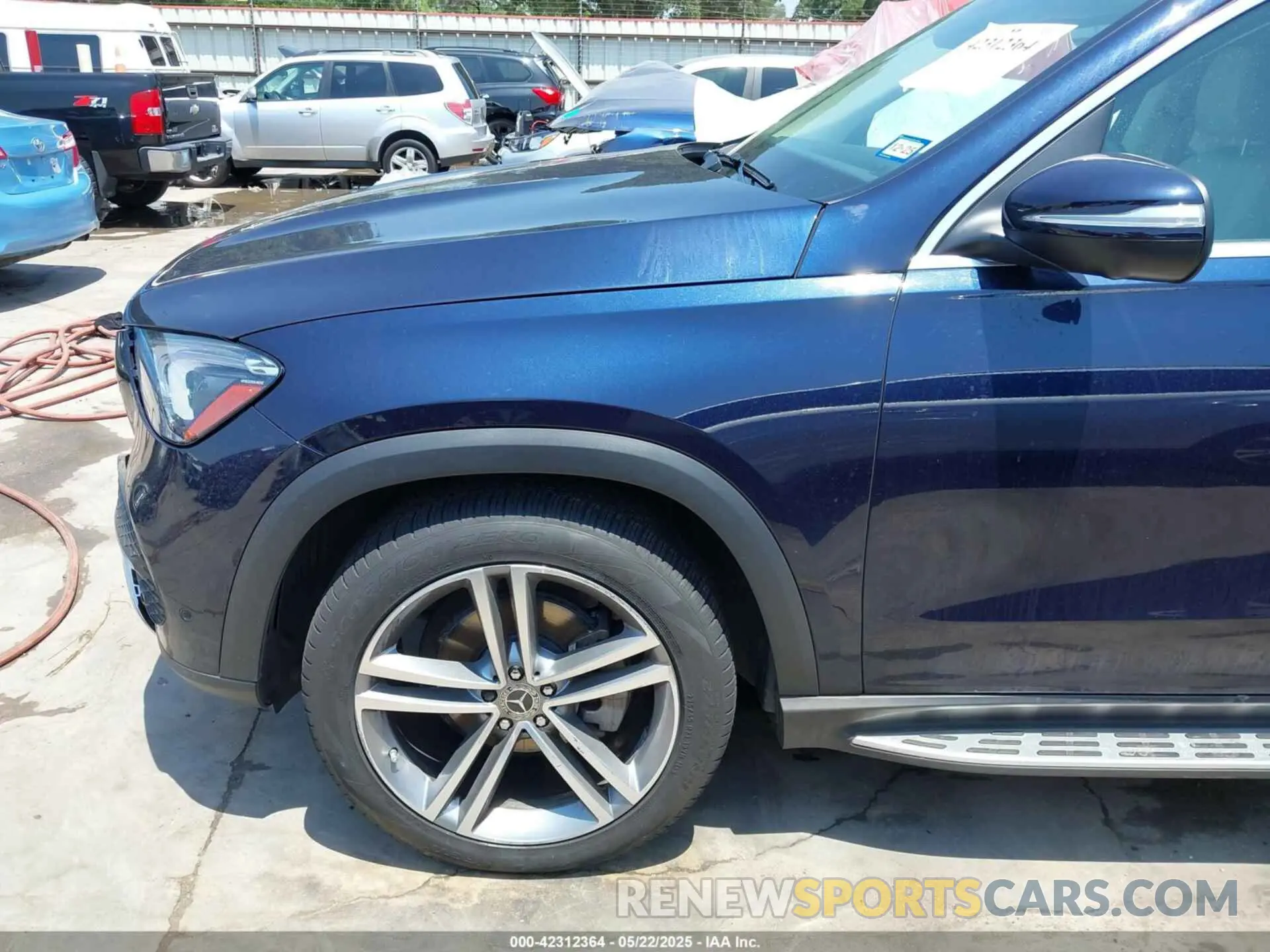 17 Photograph of a damaged car 4JGFB4JE0MA369037 MERCEDES-BENZ GLE 350 2021