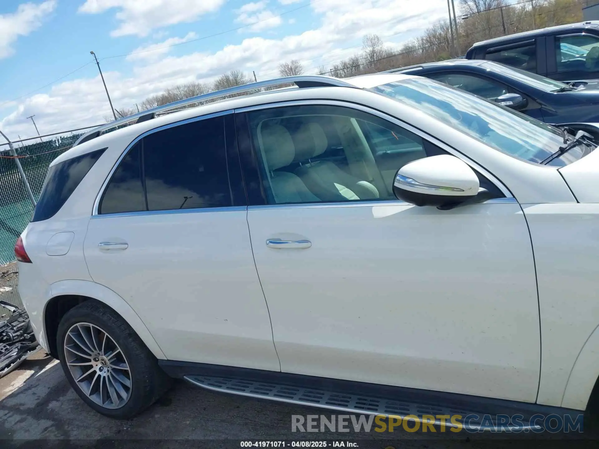 14 Photograph of a damaged car 4JGFB4KB4MA395175 MERCEDES-BENZ GLE 350 2021